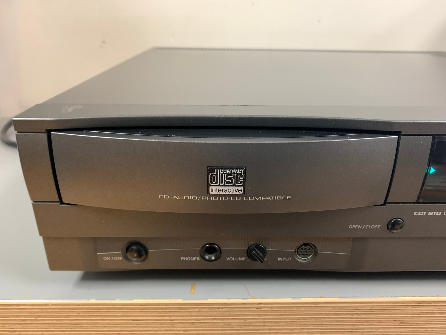Philips CDI 910 Compact Disc Interactive Player Bundle