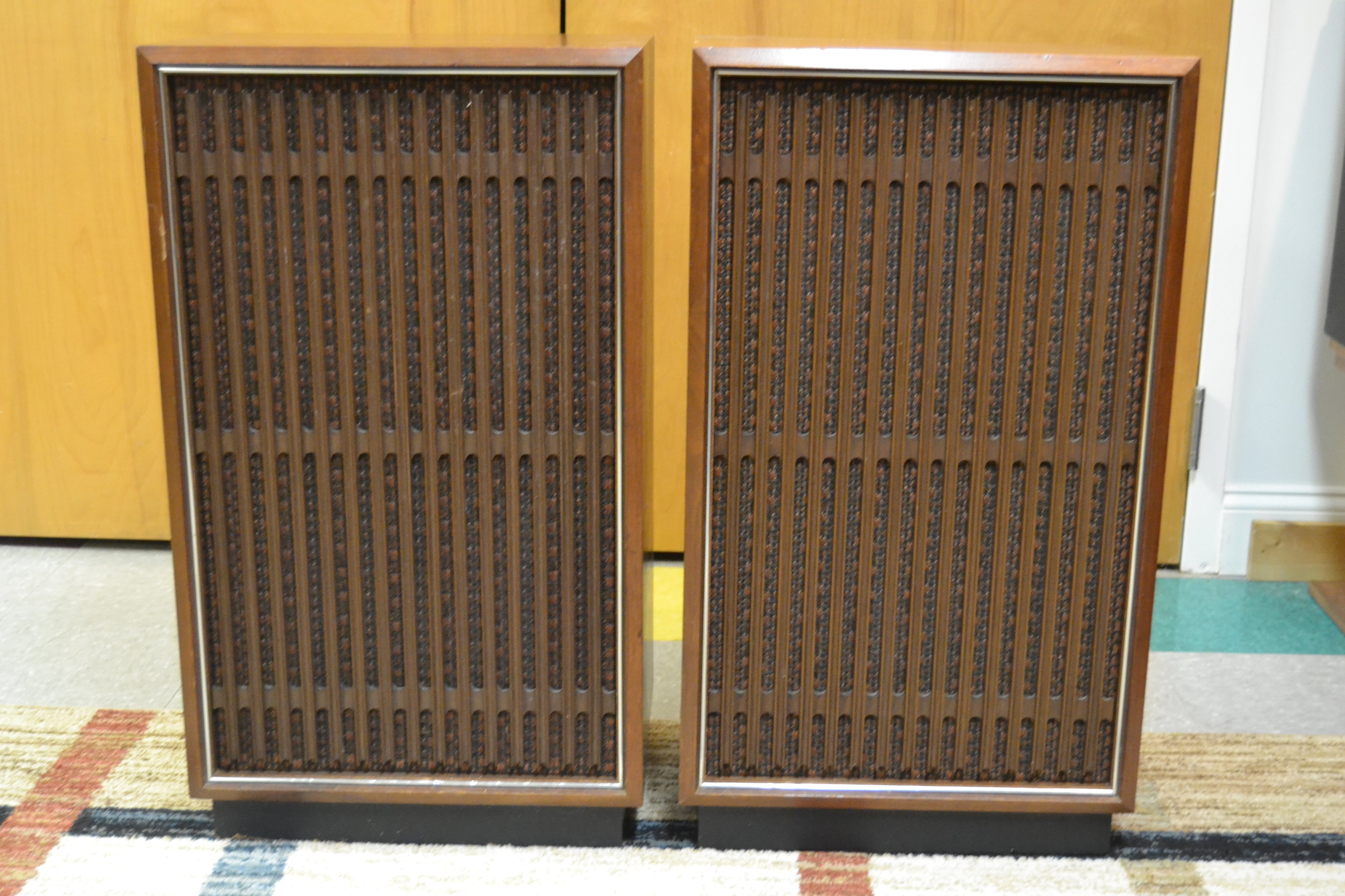 Sylvania AS225 4 Way Air Suspension Speaker System – The Turntable