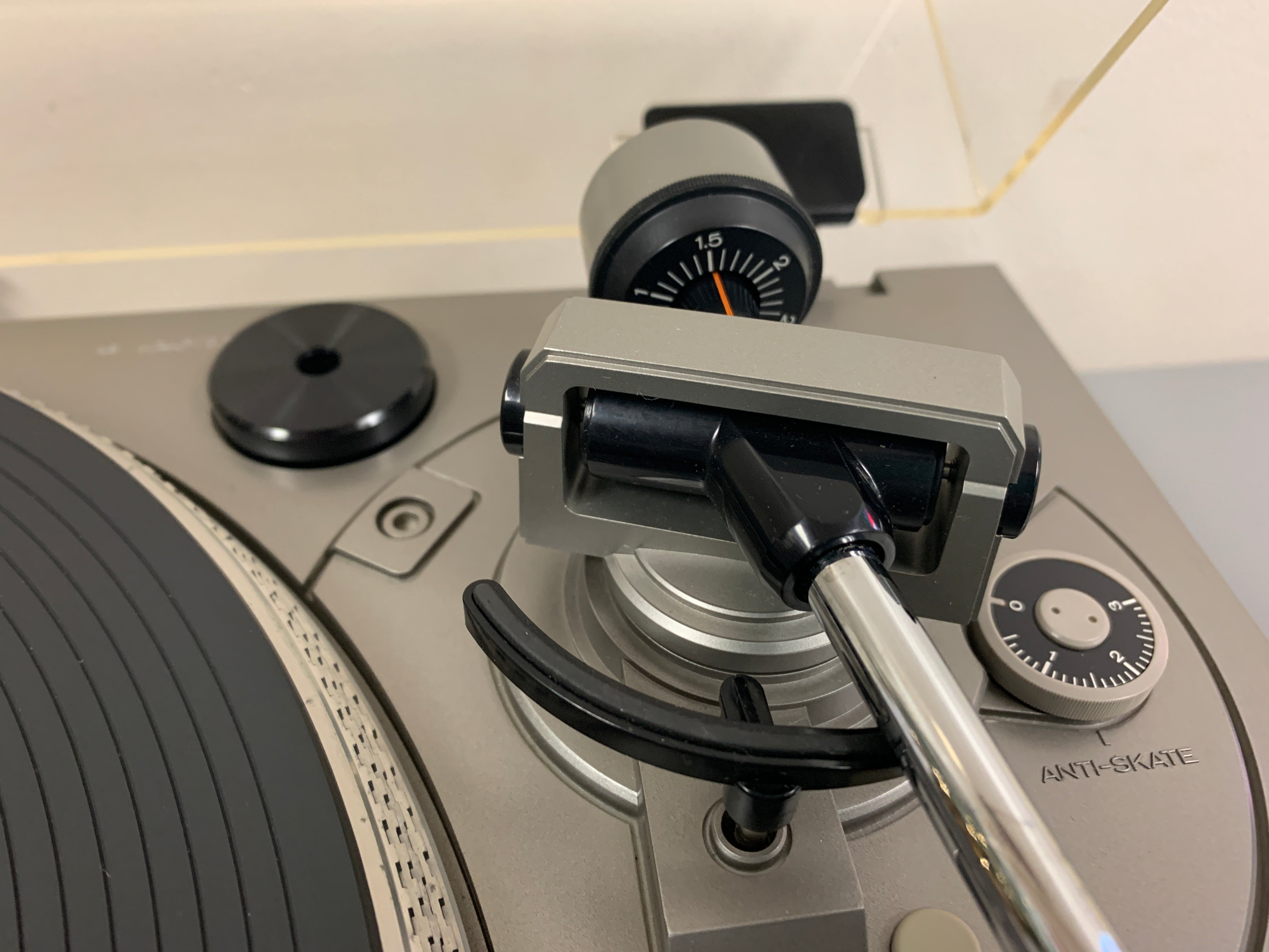 Hitachi HT-354 Turntable with Record Cleaning Tool – The Turntable