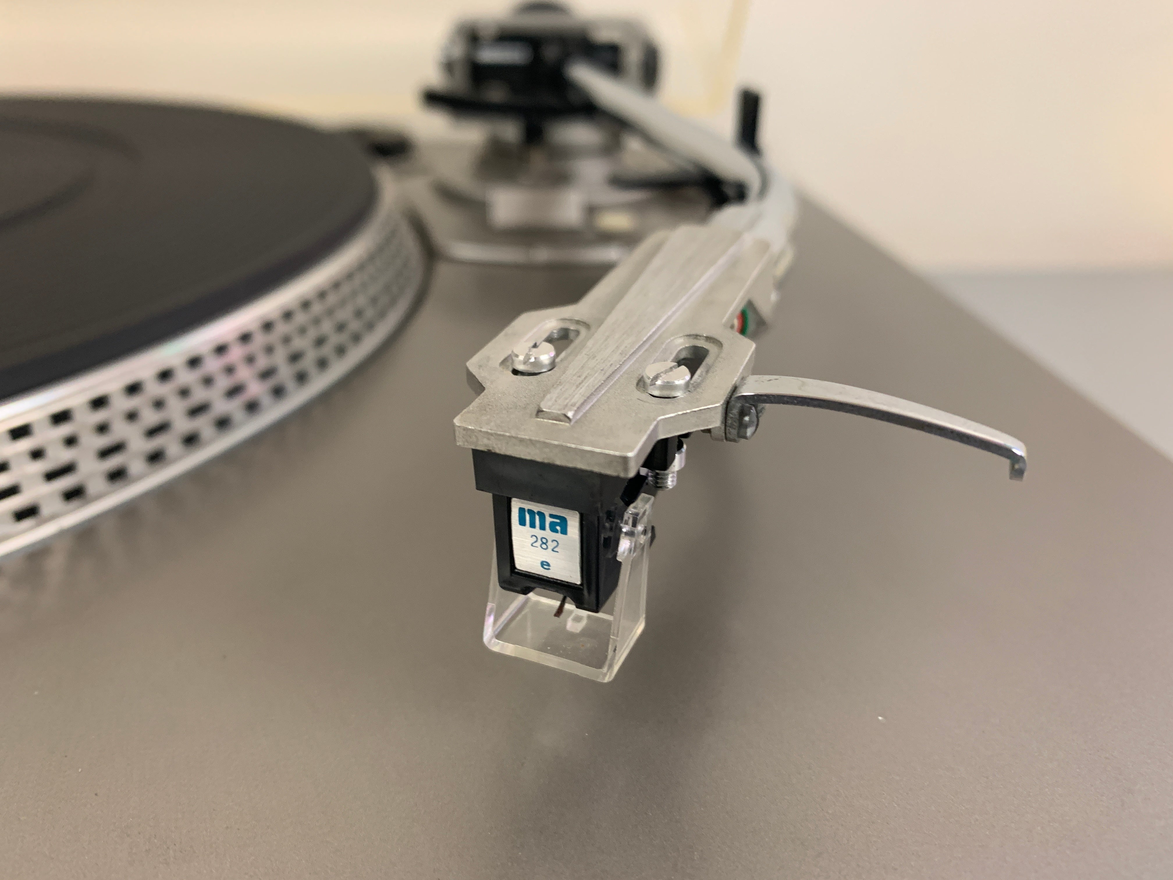 Hitachi HT-354 Turntable with Record Cleaning Tool – The Turntable
