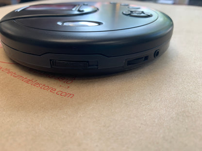 GPX PC332B Portable CD Player w/ Protective Case Logic Carrier with 3.5mm Audio Jack