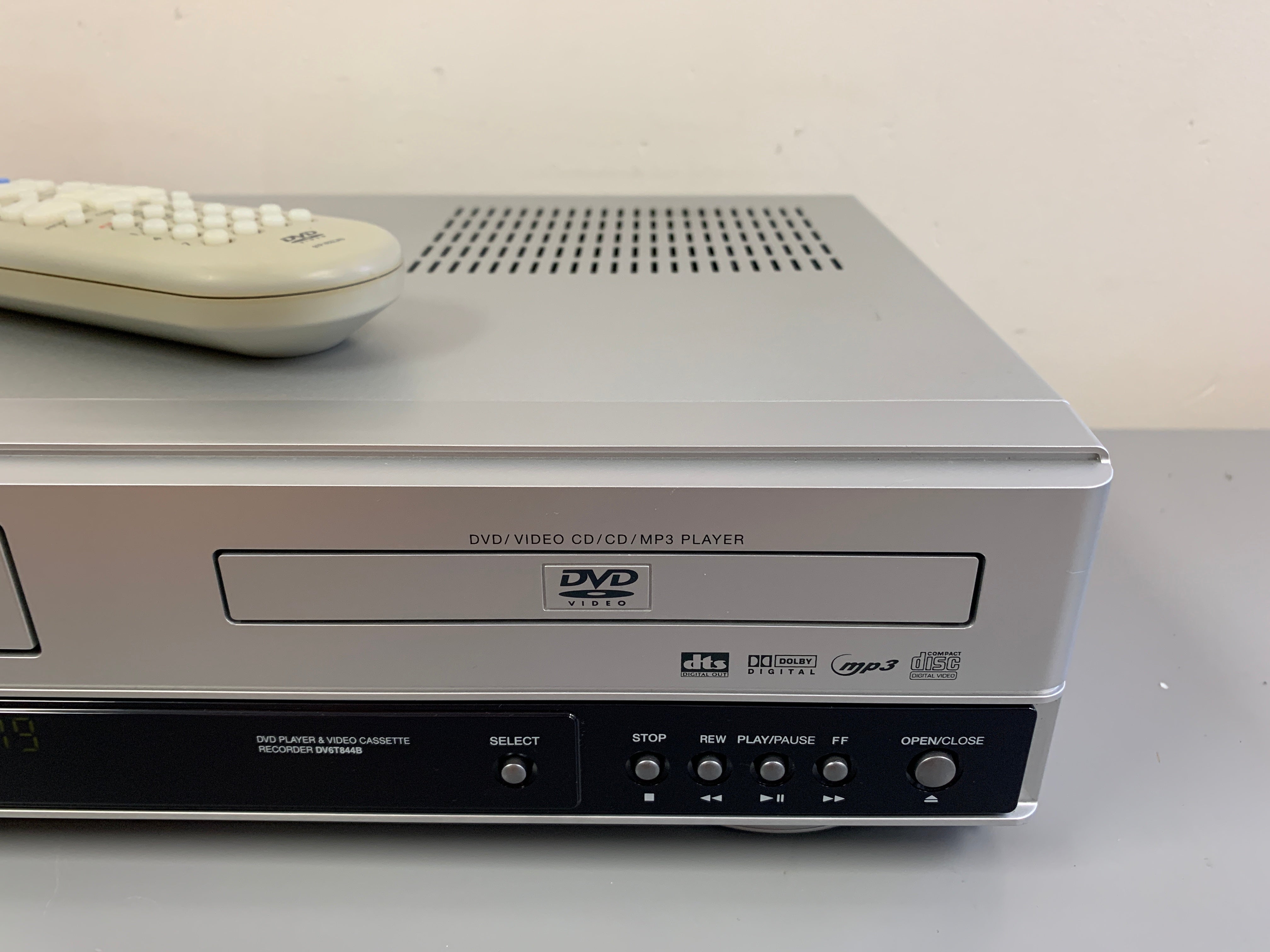 Daewoo DV6T844B DVD/VHS Player * Remote – The Turntable Store