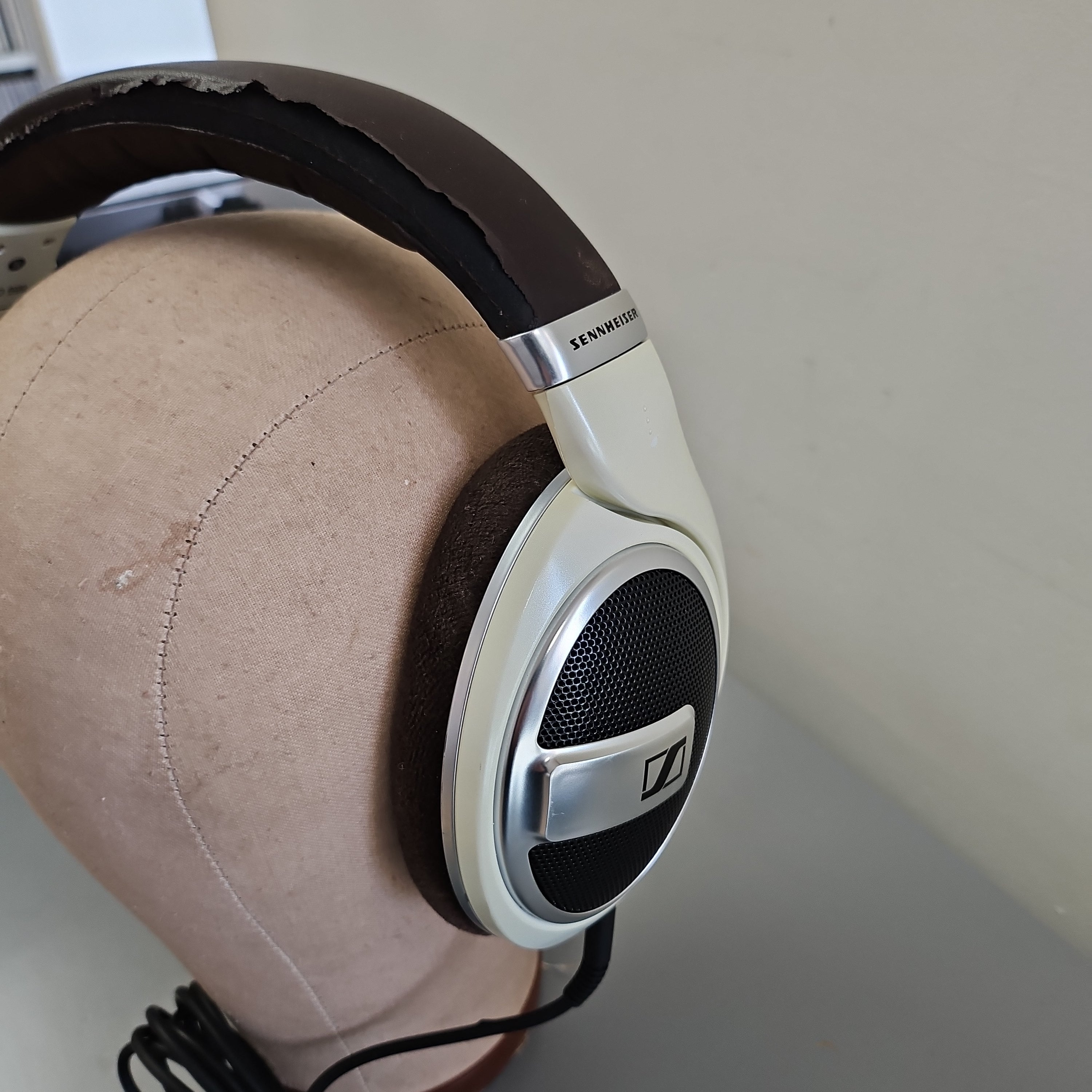 Sennheiser Over the Ear Wired Audiophile Headphones HD 599 Sennheiser Over the Ear Wired Audiophile Headphones HD 599