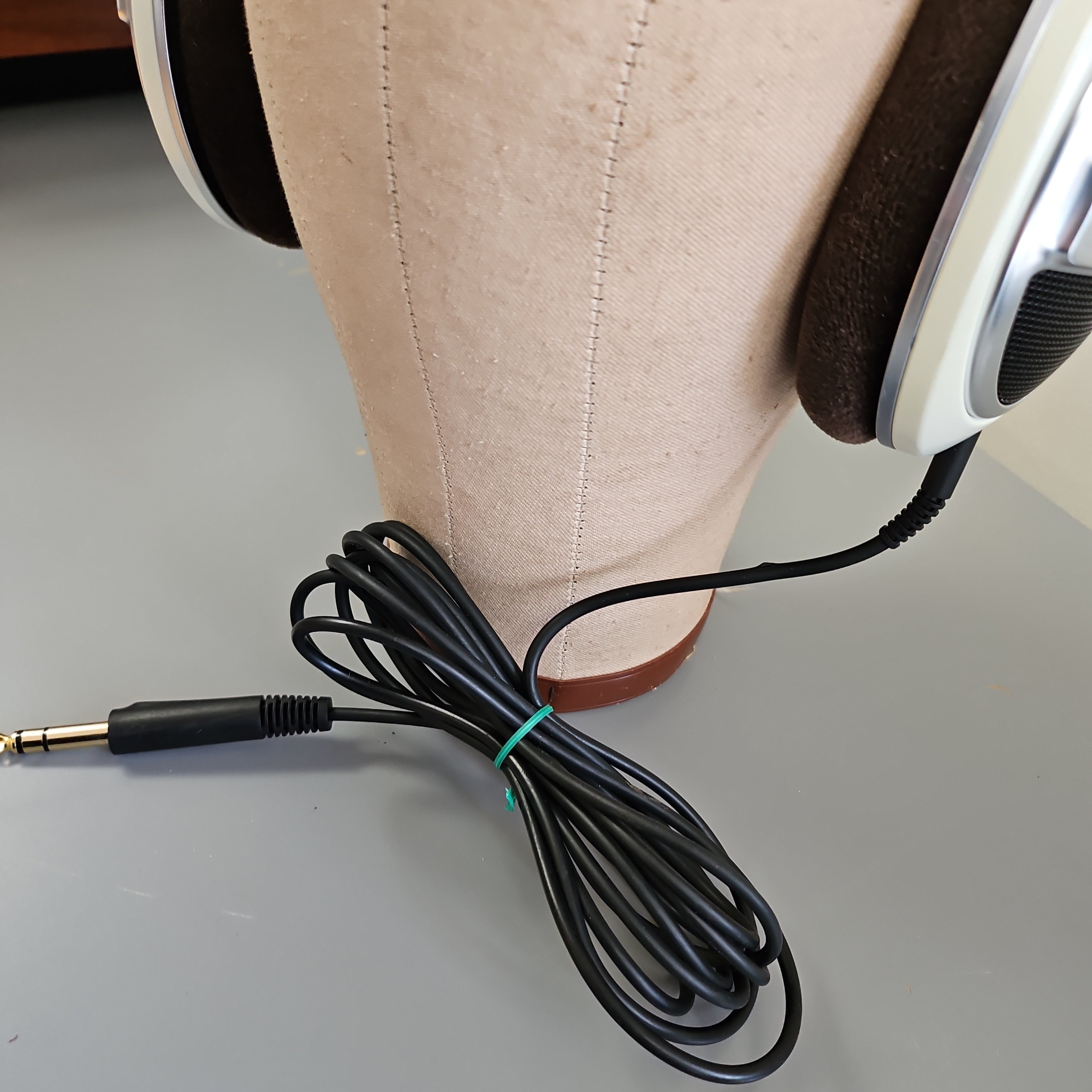 Sennheiser Over the Ear Wired Audiophile Headphones HD 599 Sennheiser Over the Ear Wired Audiophile Headphones HD 599