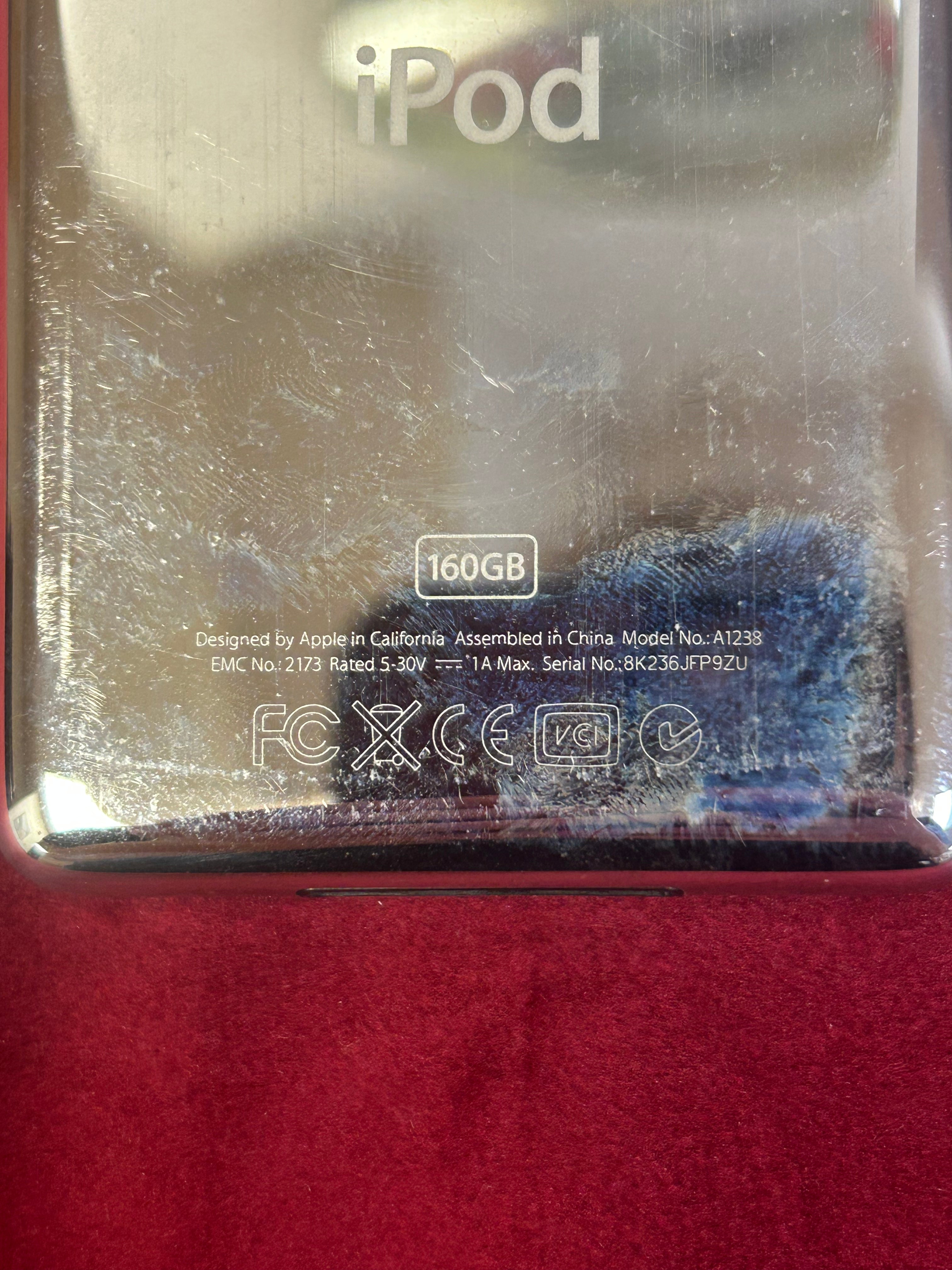 Apple iPod Classic Black A1238 180gb *New Battery *Accessories