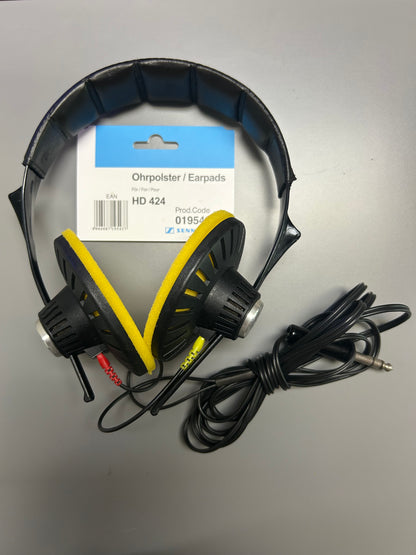 Sennheiser HD 424 Headphones w/ new Sennhesier Pads