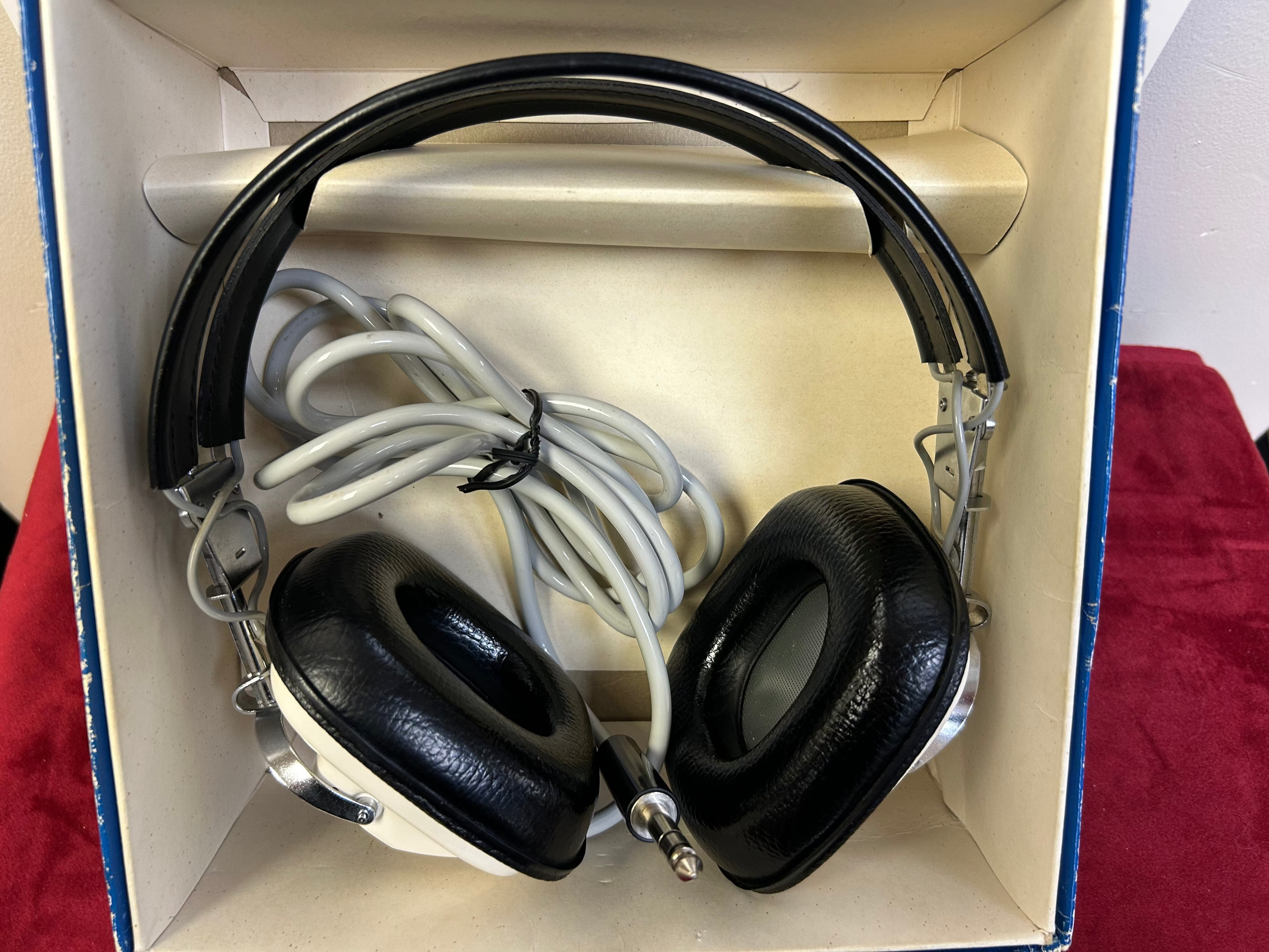 Sansui SS-2 Stereo Headphones w/Box