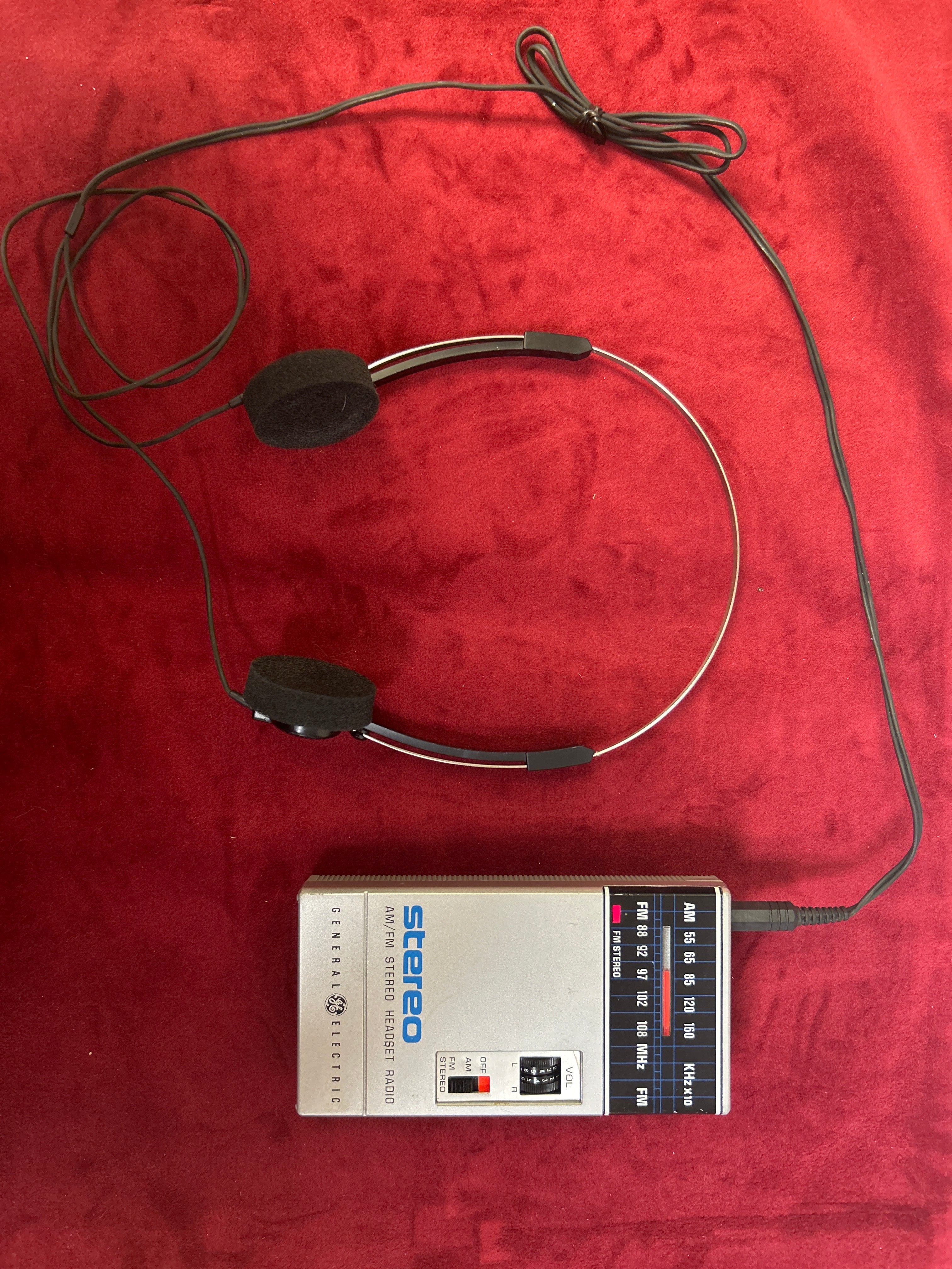 General Electric FM/AM Stereo Radio 7-1600S w/ Headphones