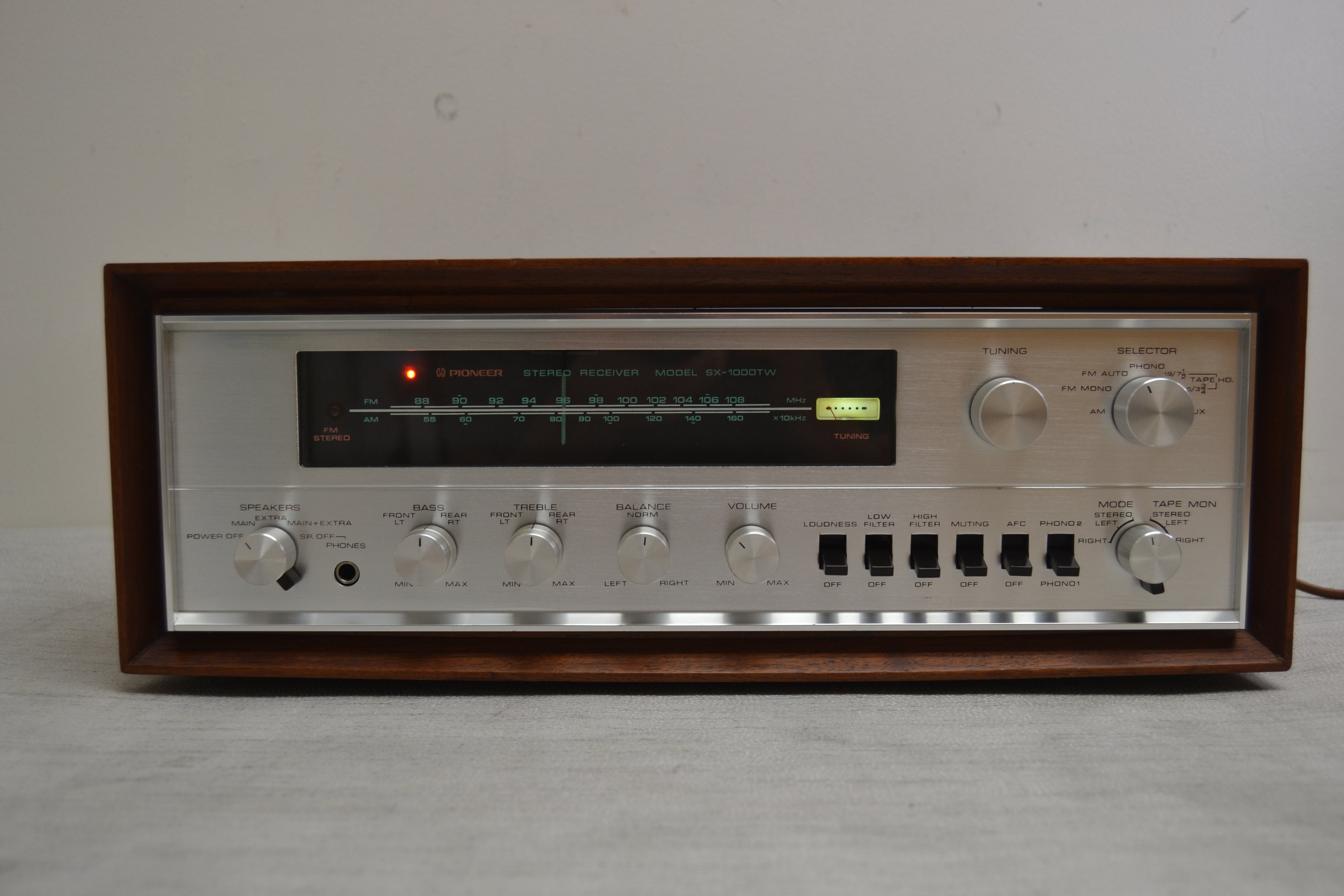 Pioneer SX-1000TW Stereo Receiver * 50W RMS * Wood Case * Fully Serviced *
