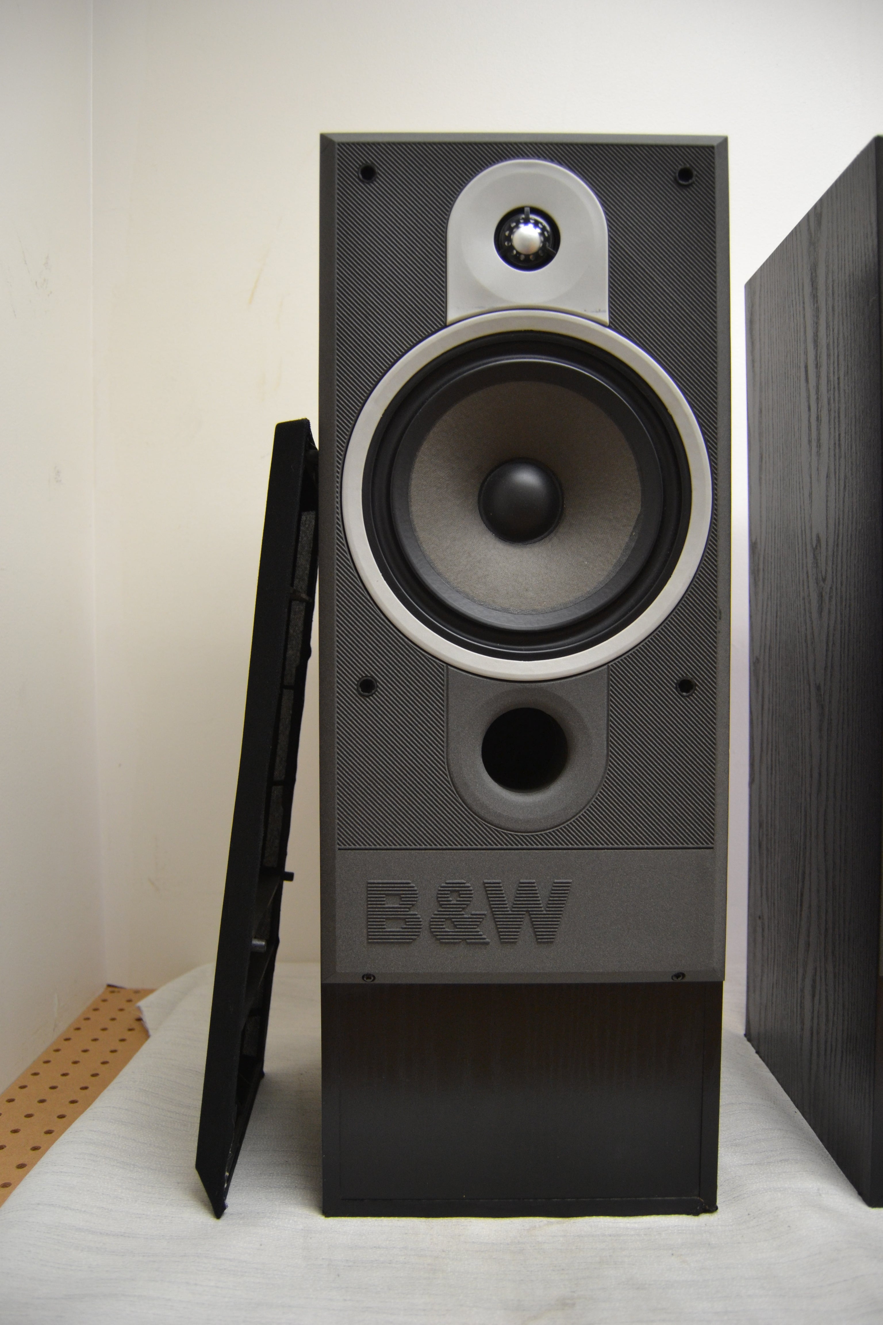 B&W DM570 Stand-mount/Bookshelf loudspeaker system * Fully Serviced
