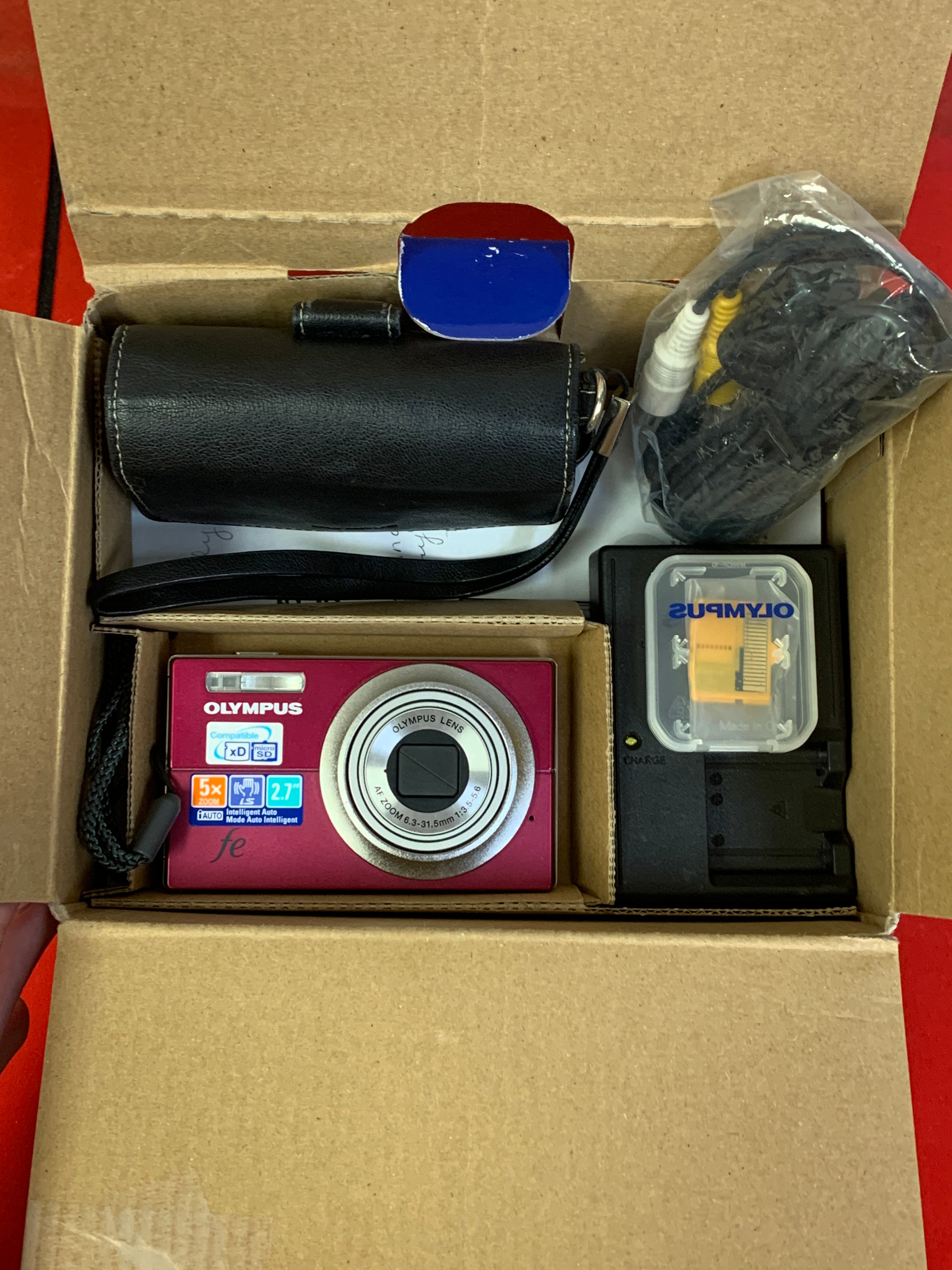 オリンパス CAMEDIA FE-5010 パープル Olympus FE-5010 Red / Plum Digital Camera w/ Box, Instructions