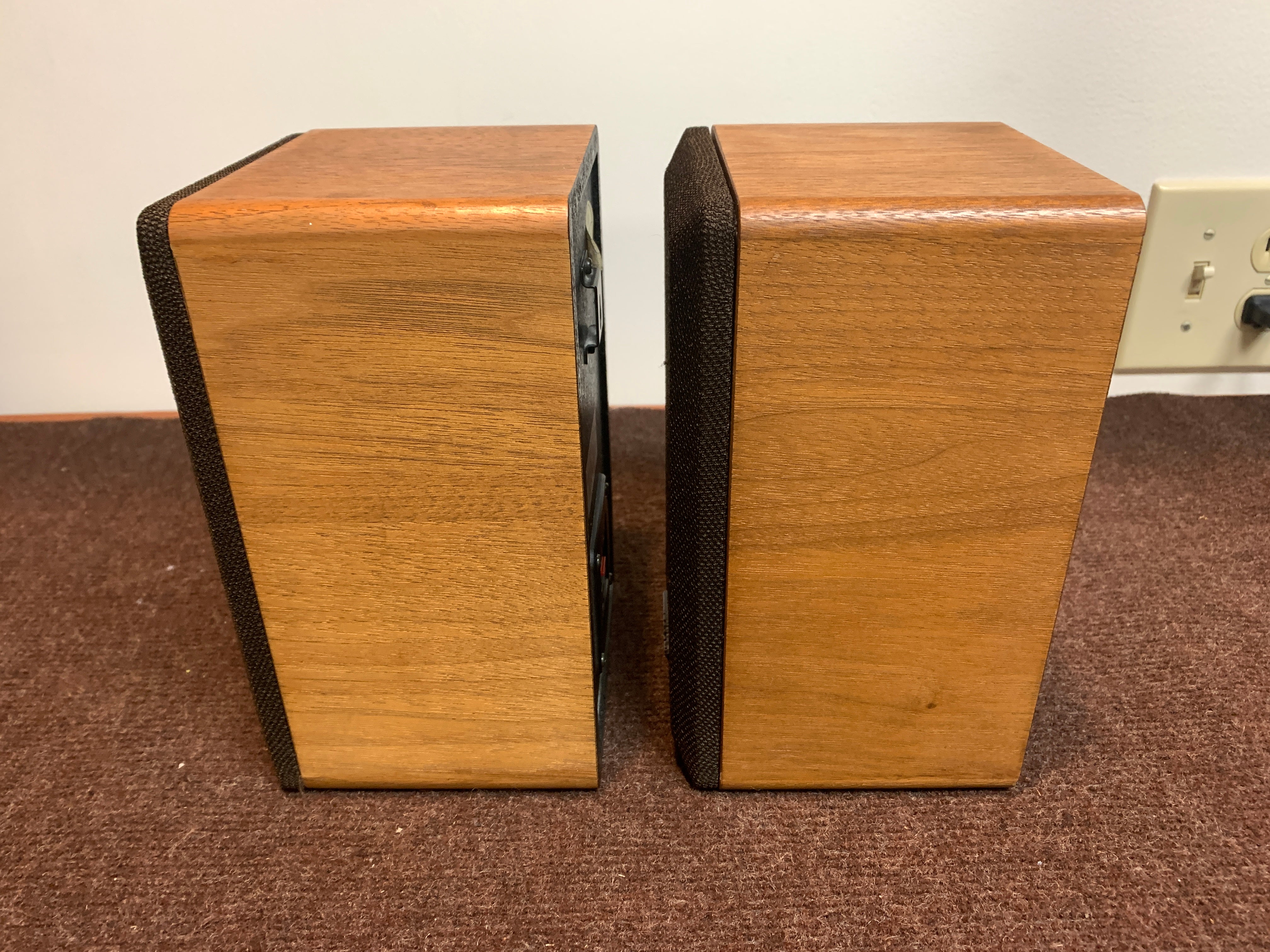 Realistic Minimus 7-W Speakers – The Turntable Store