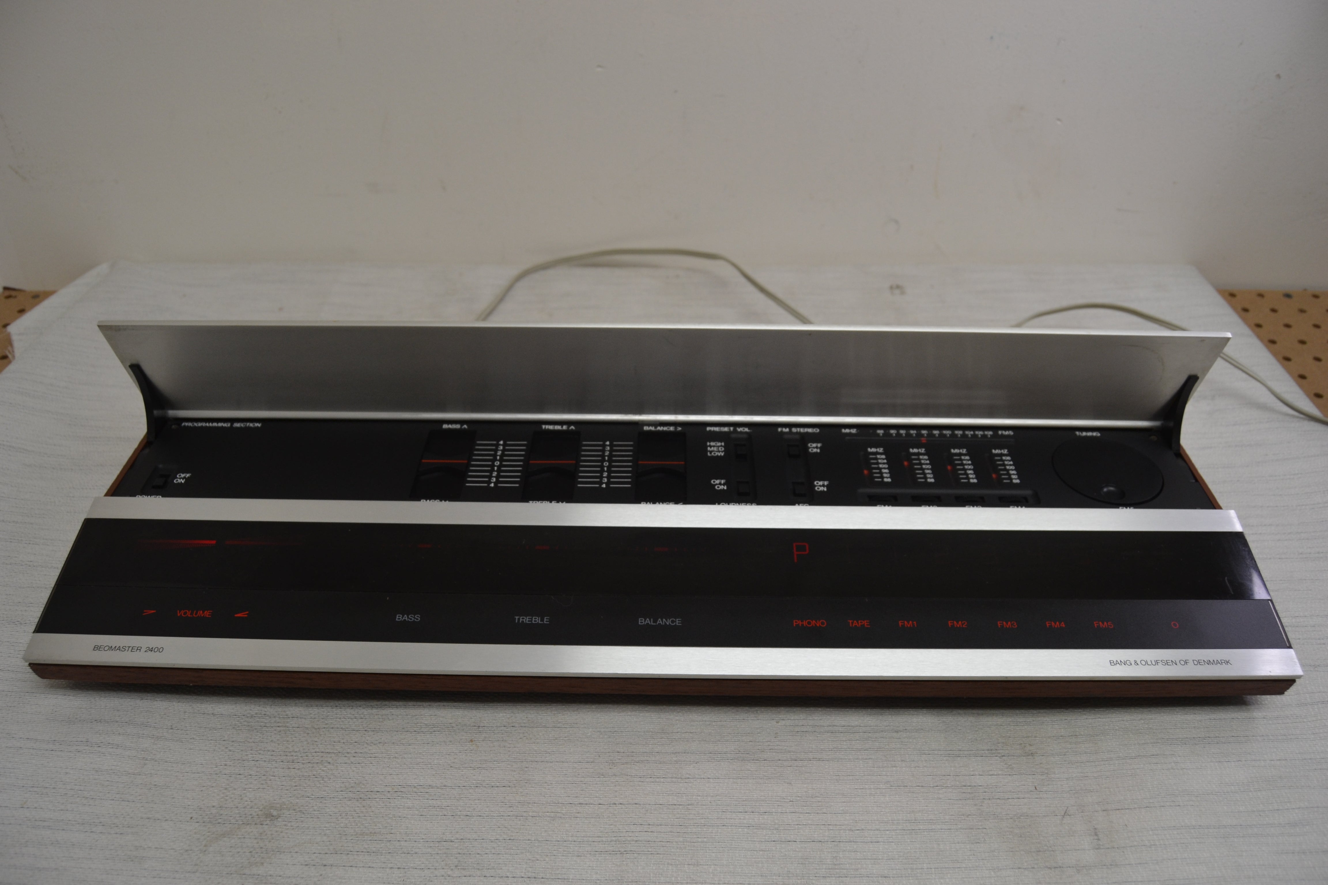 Beomaster 2400 T2902 Stereo Receiver * 30W RMS  * Fully Serviced