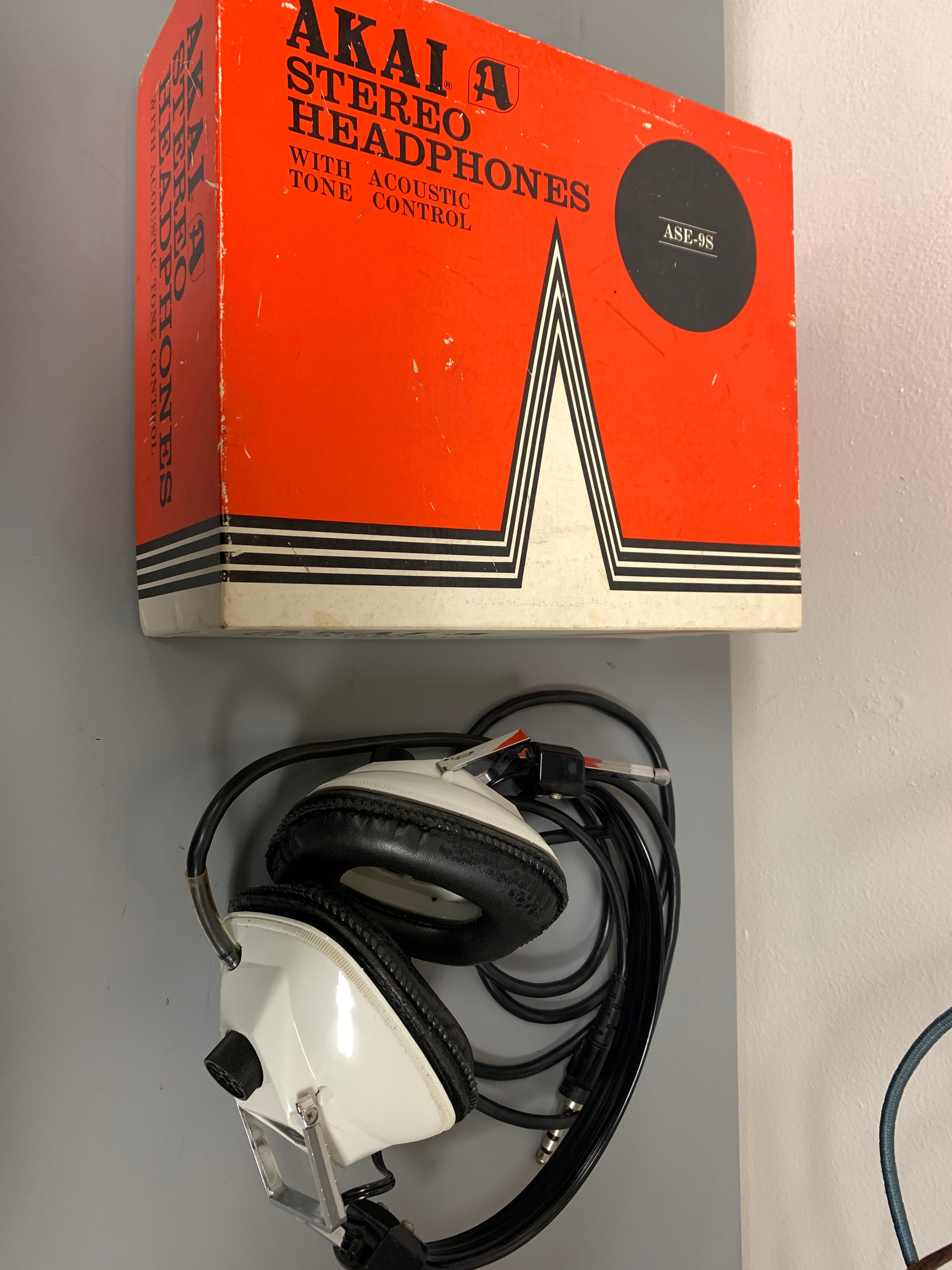 Akai ASE-9S Headphones – The Turntable Store