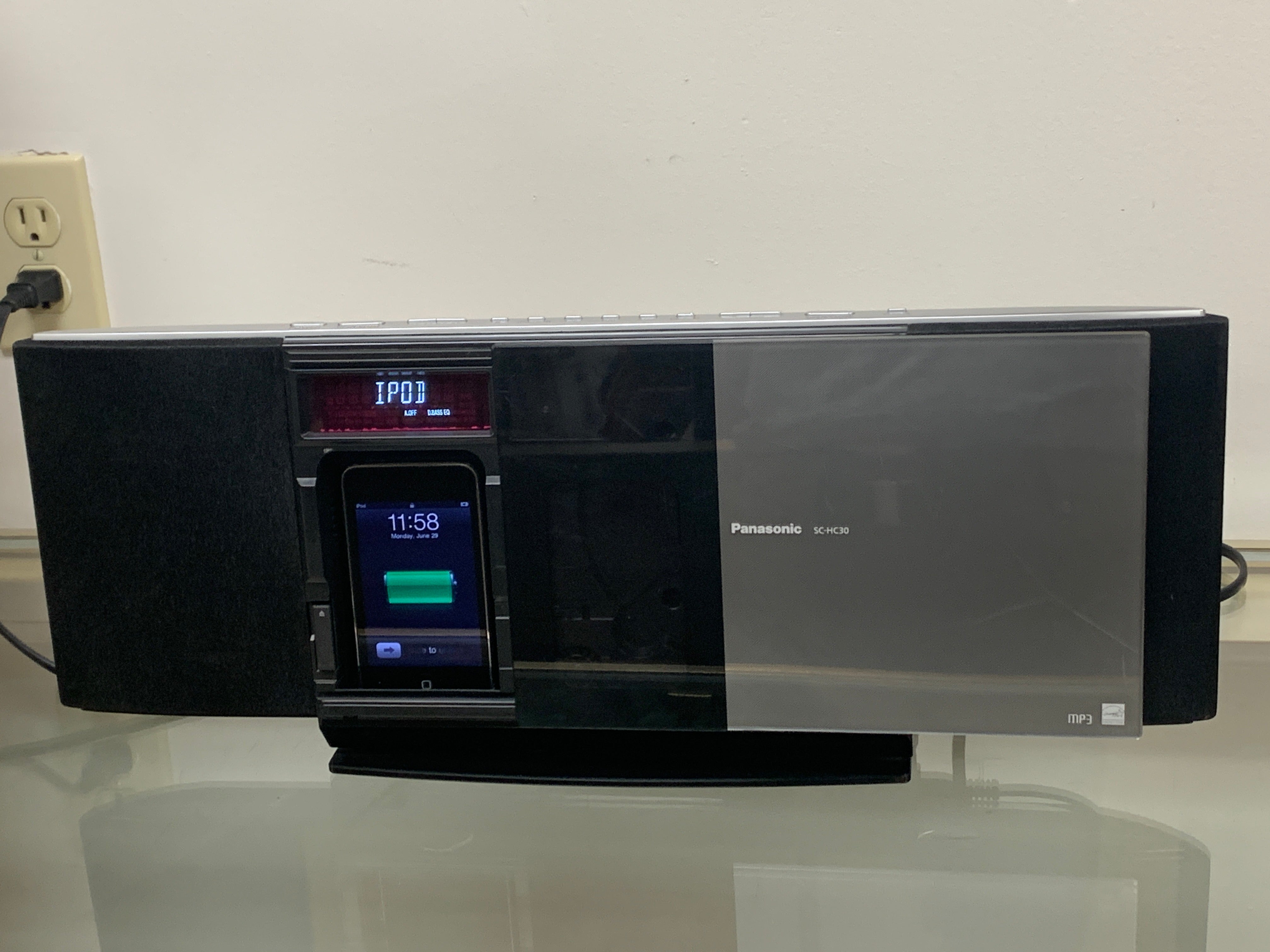 Panasonic SC-HC30 Bluetooth CD AM/FM Radio Aux Dock w/ 2nd Gen iPod Touch