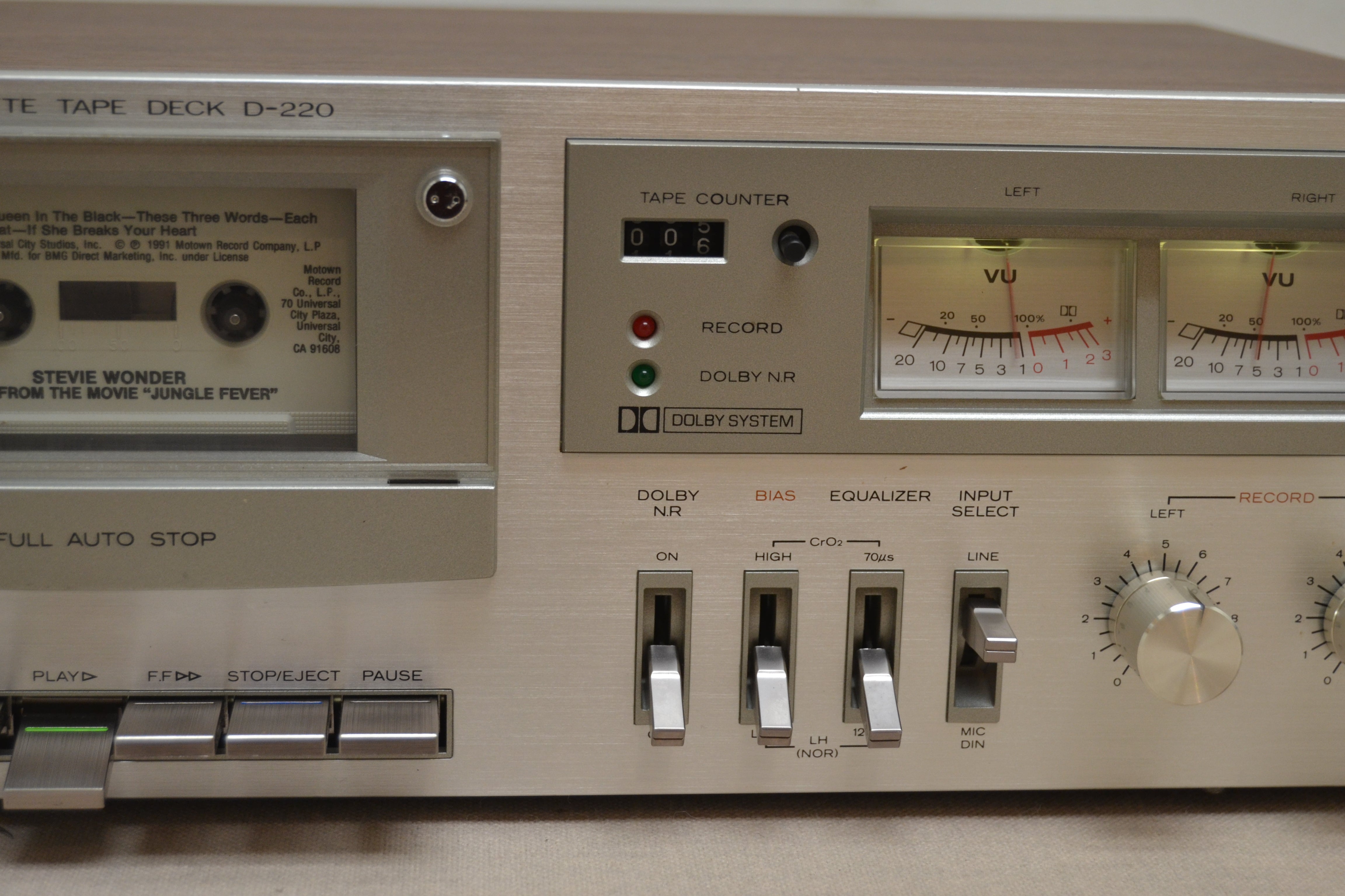 Hitachi D-220 Single Cassette Deck * Fully Serviced * New Belts