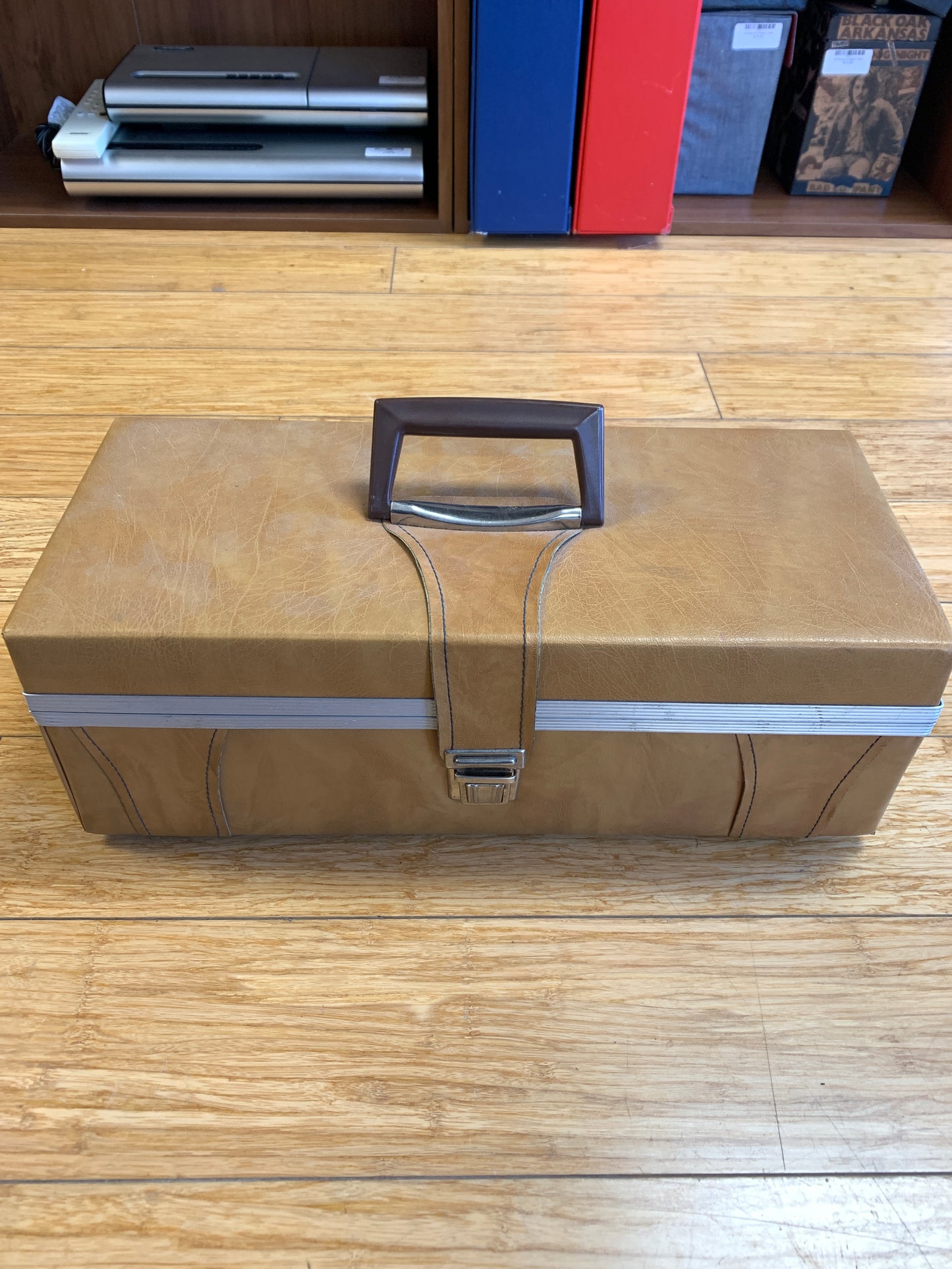 Eight-Track 30 Count Travel Case