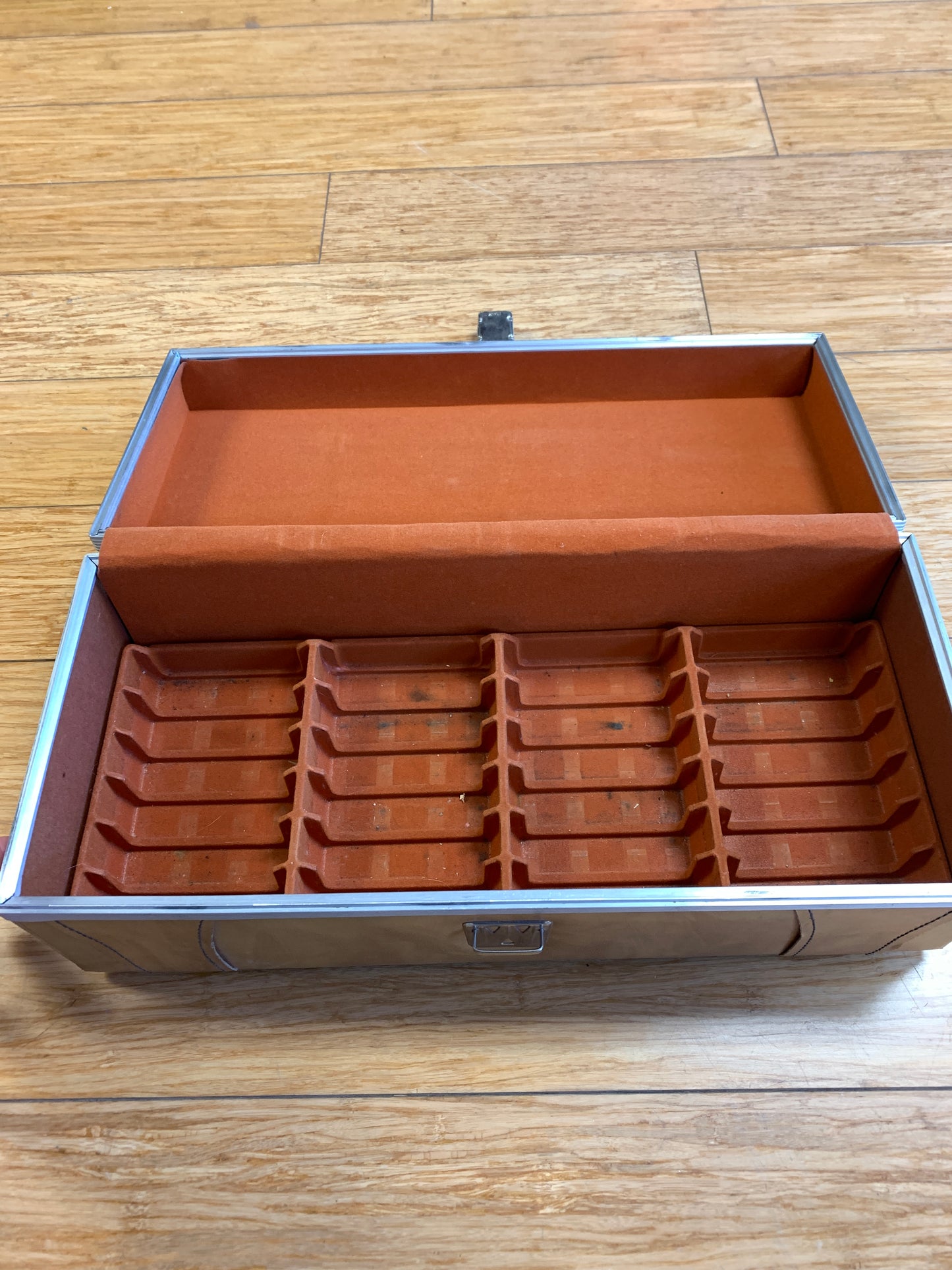 Eight-Track 30 Count Travel Case