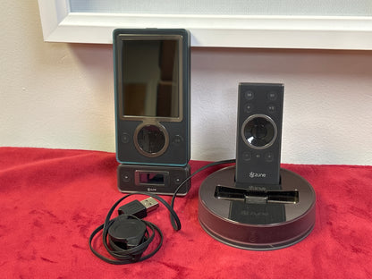 Zune MP3 Player Model 1089 30 GB w/ Radio, Dock, Remote, Charger.