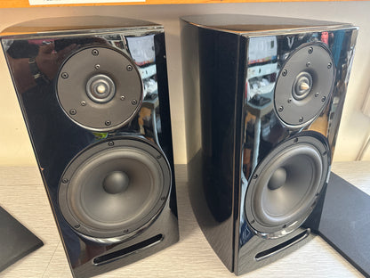 Aerial Acoustics 5T High Gloss Ebony Speakers with Kanto Metal Stands