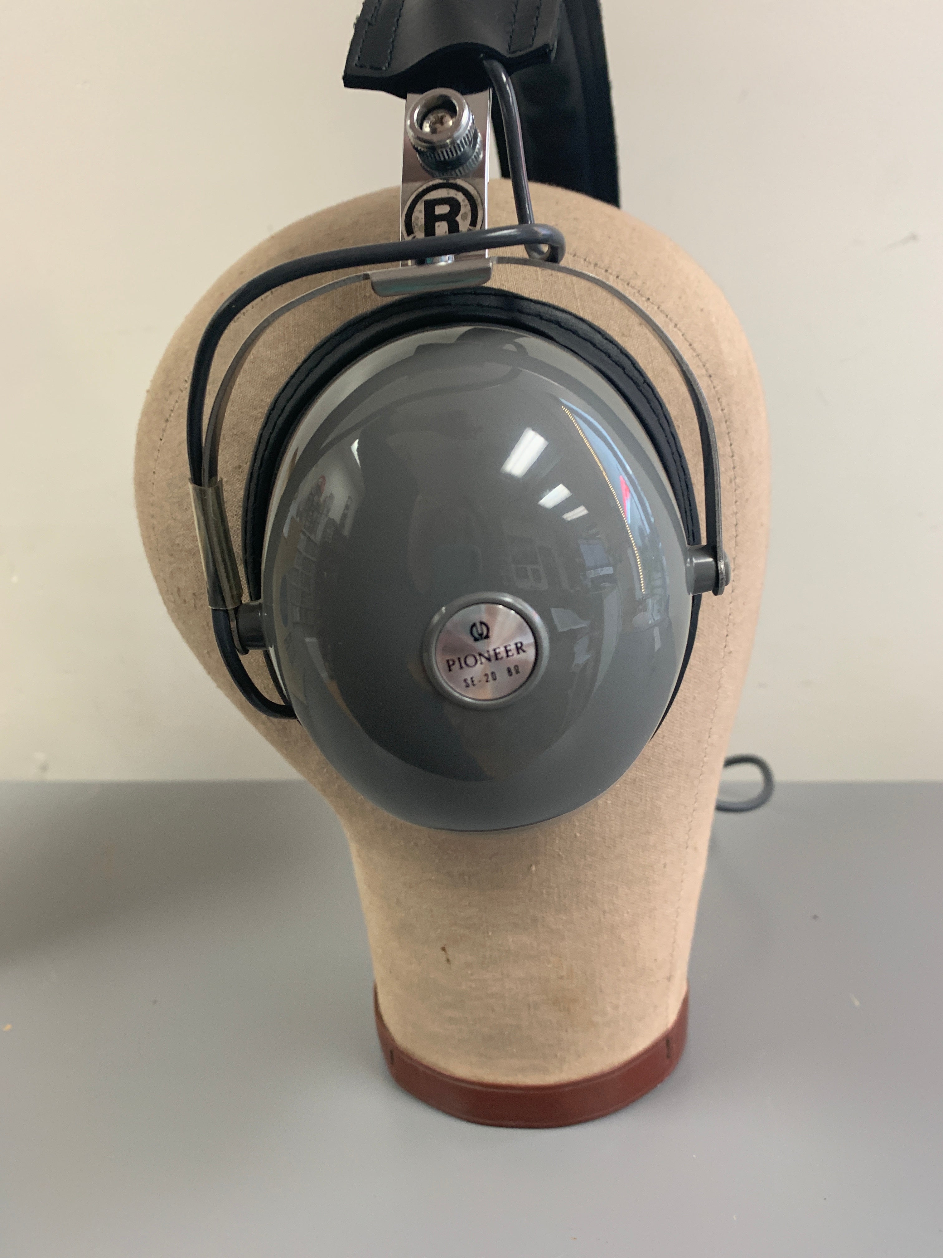 Pioneer SE-20 Stereo Headphones – The Turntable Store