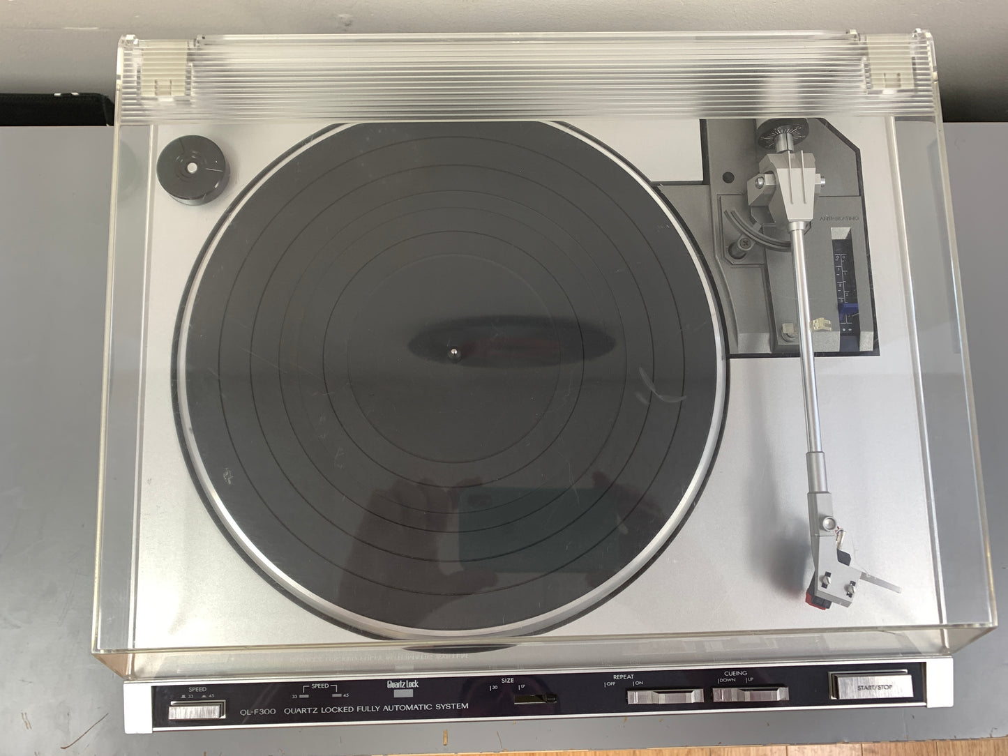 JVC QL-F300 Fully Automatic Turntable