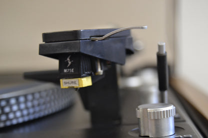 Dual 704 Direct Drive Turntable with Shure M95E Cartridge & Good OEM Shure Stylus