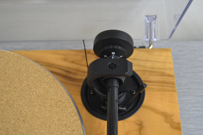 Pro-Ject 1 Expression Carbon Classic Olive Turntable * BOX * New Audio Technica Cartridge