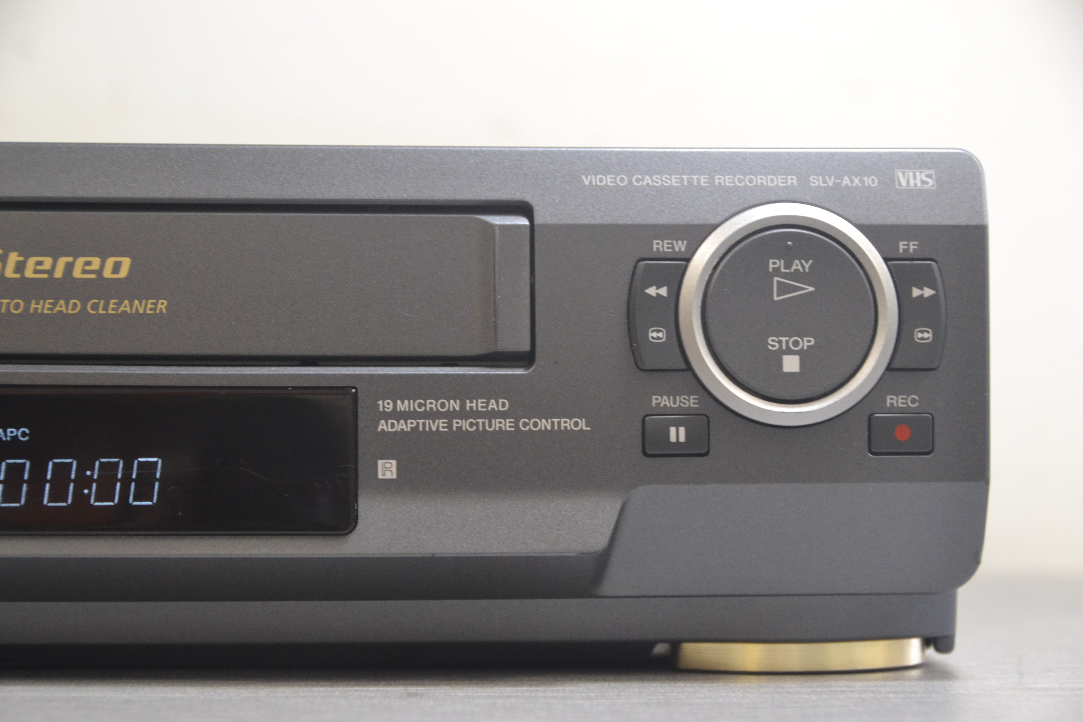 Sony SLV-AX10 VCR Player - Thumbnail 3