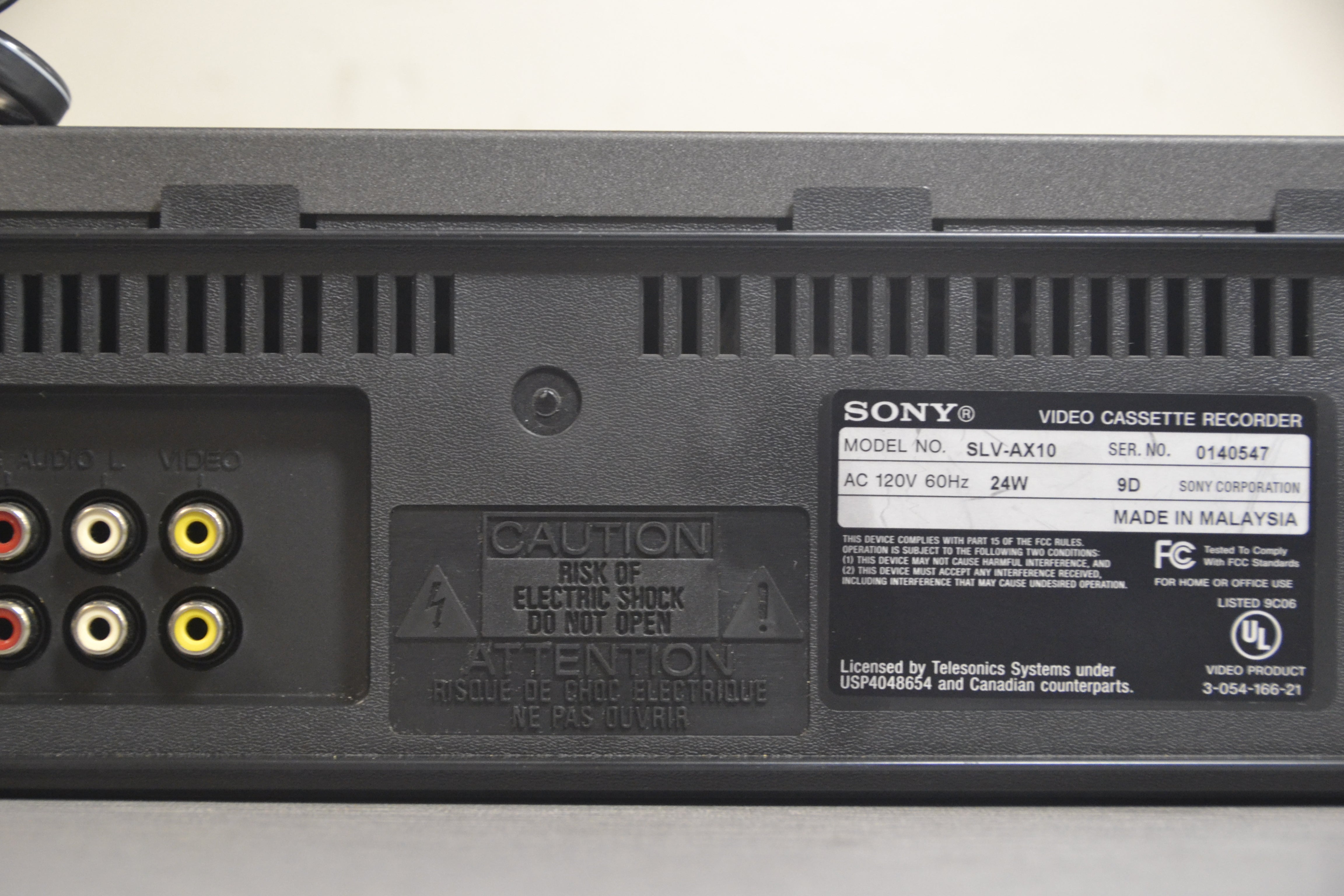 Sony SLV-AX10 VCR Player - Thumbnail 4