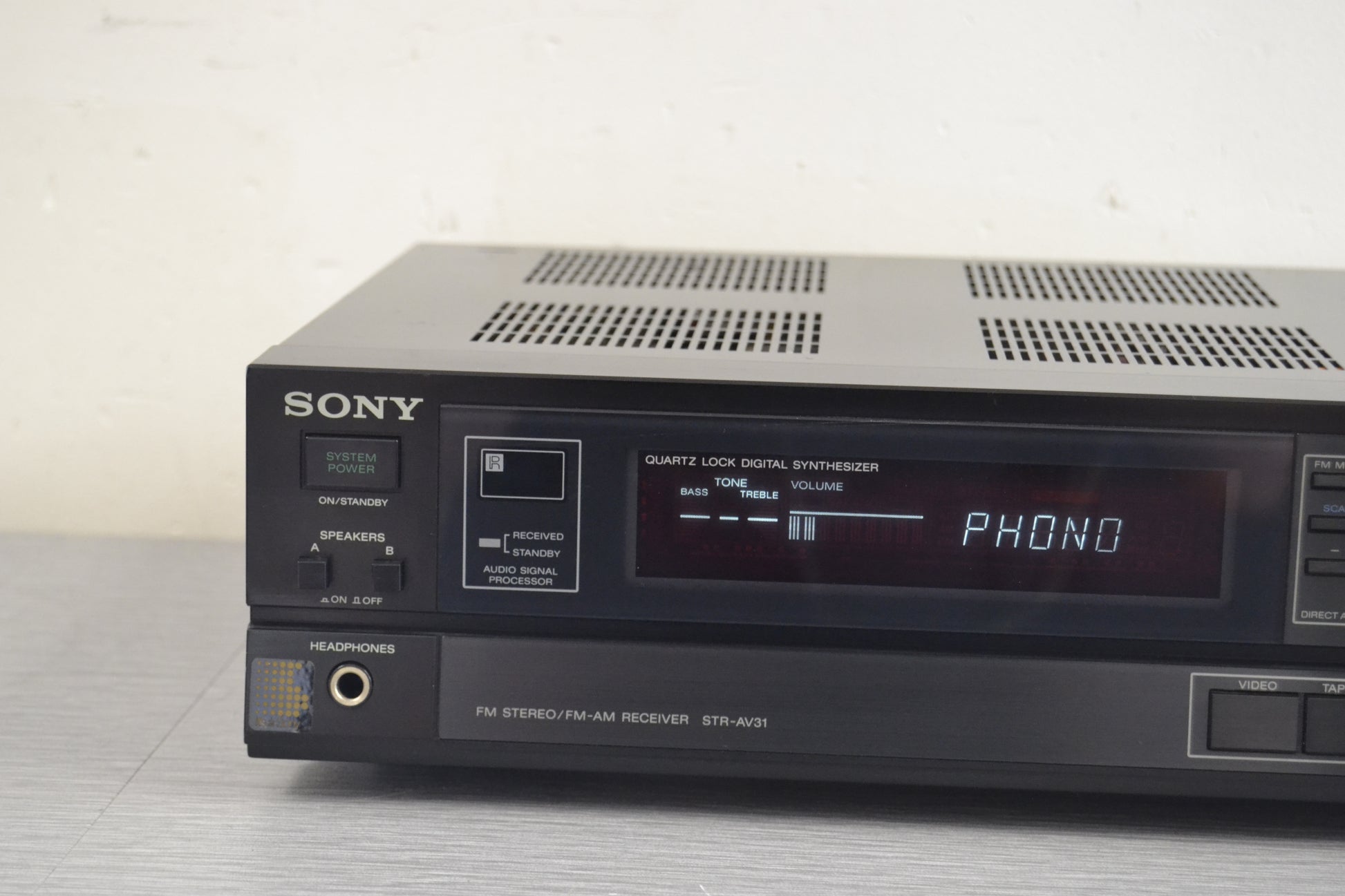 Récepteur stéréo AM/FM Sony STR-DE135 testé sans télécommande - France Récepteur stéréo AM/FM Sony STR-DE135 testé sans télécommande - France