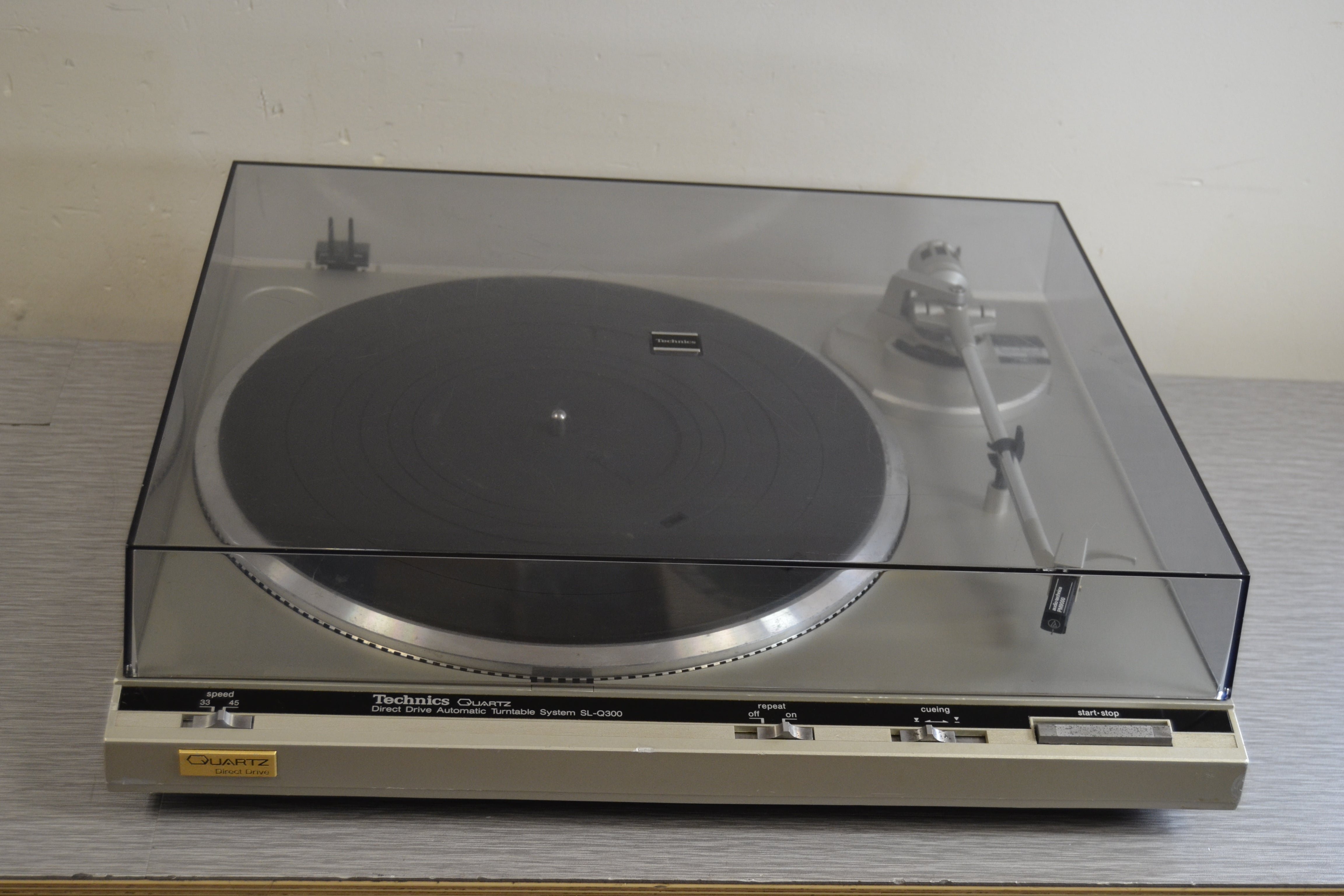 Technics SL-Q300 Turntable