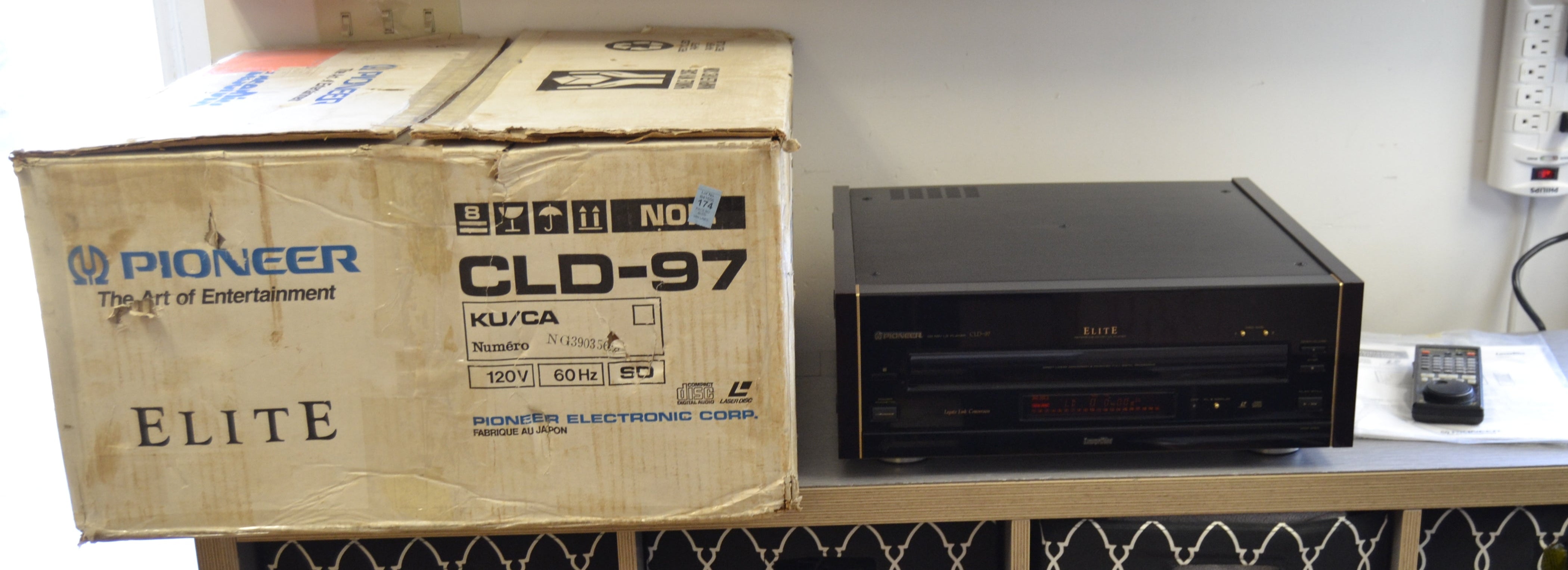 Pioneer ELITE CLD-97 Laserdisc Player * Remote * Manual * Box