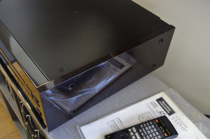 Pioneer ELITE CLD-97  Laserdisc Player * Remote * Manual * Box