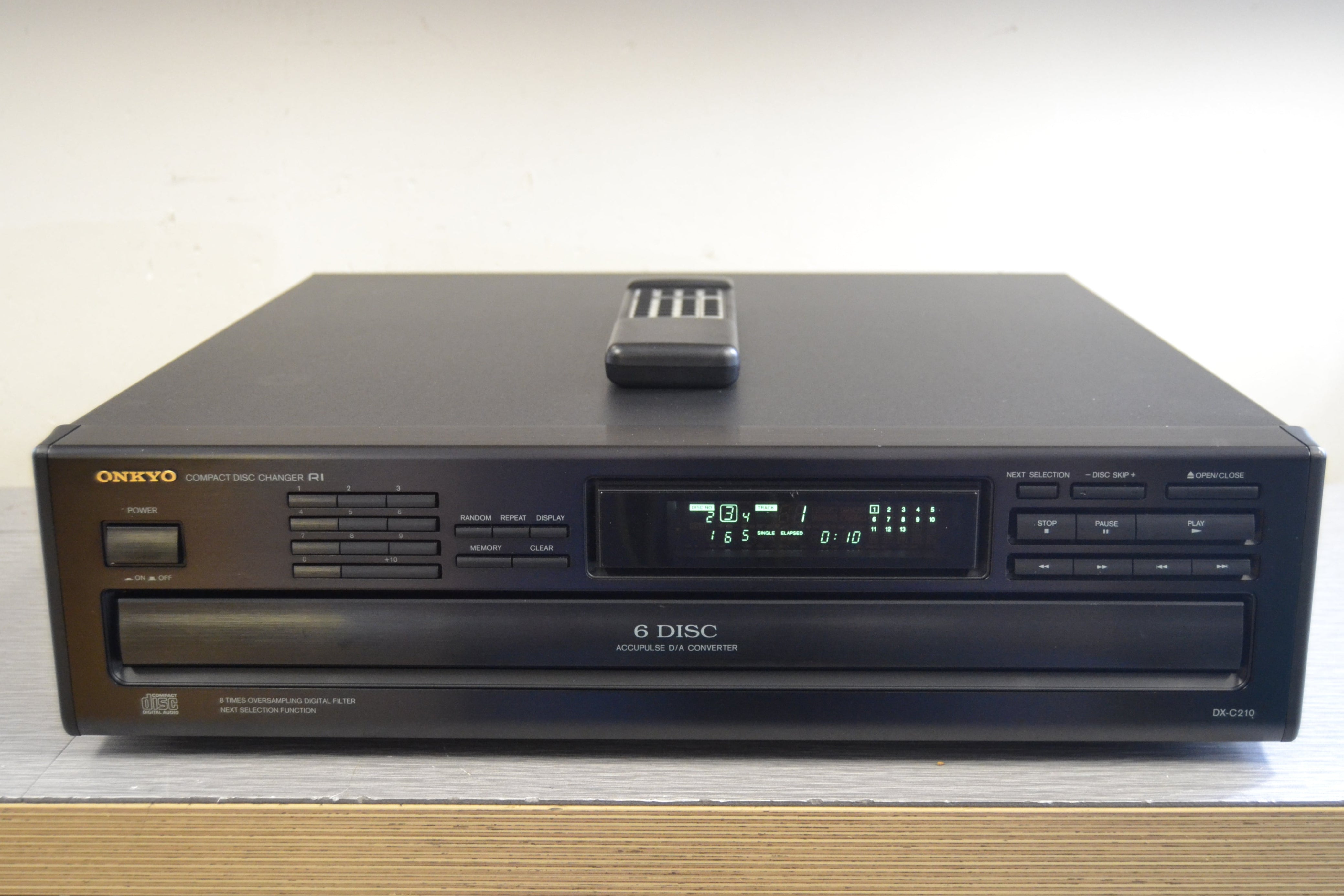 Onkyo DX-C210 CD Carousel 6 Discs * Remote Control – The Turntable