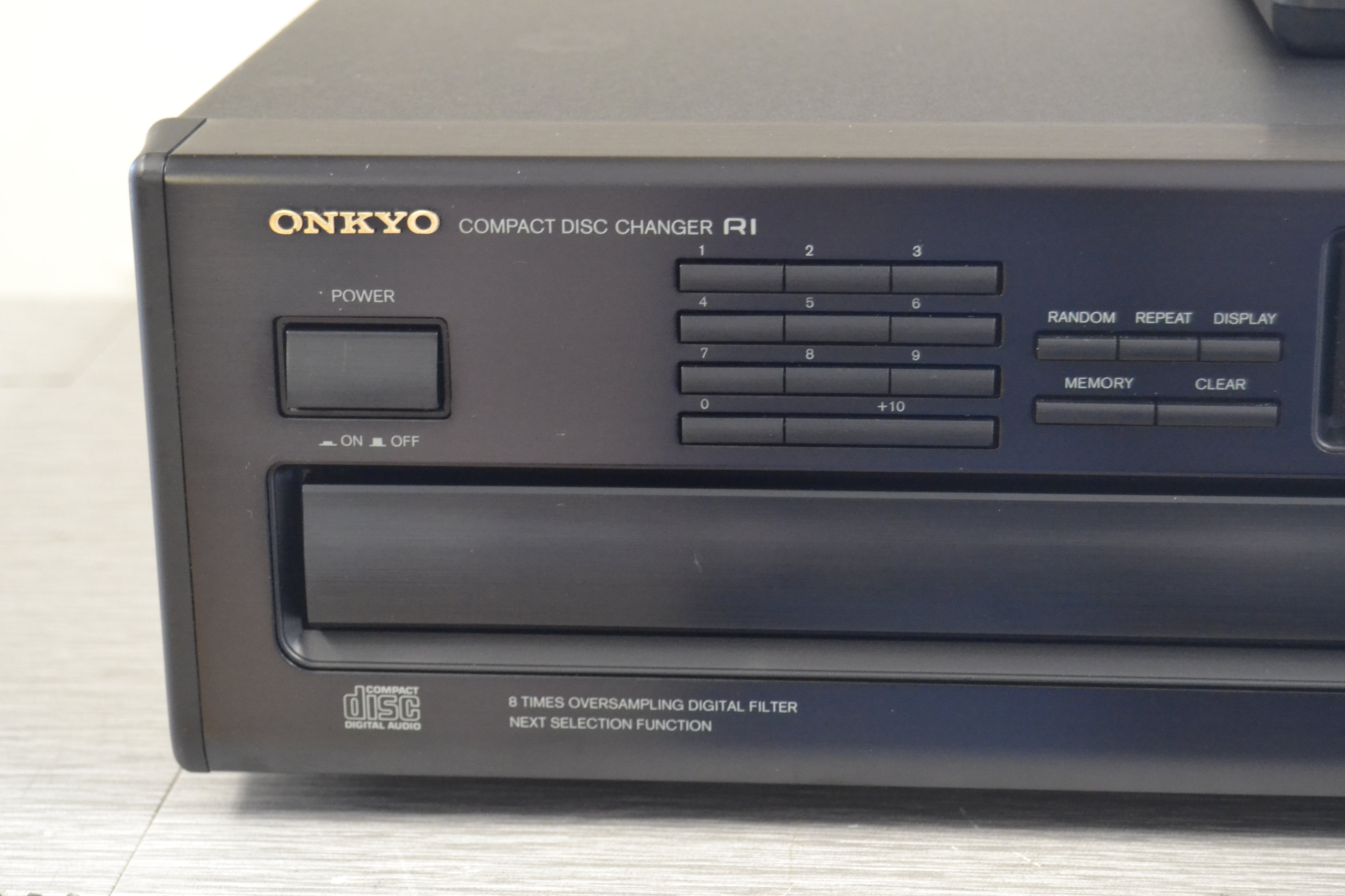 Onkyo DX-C210 CD Carousel 6 Discs * Remote Control – The Turntable