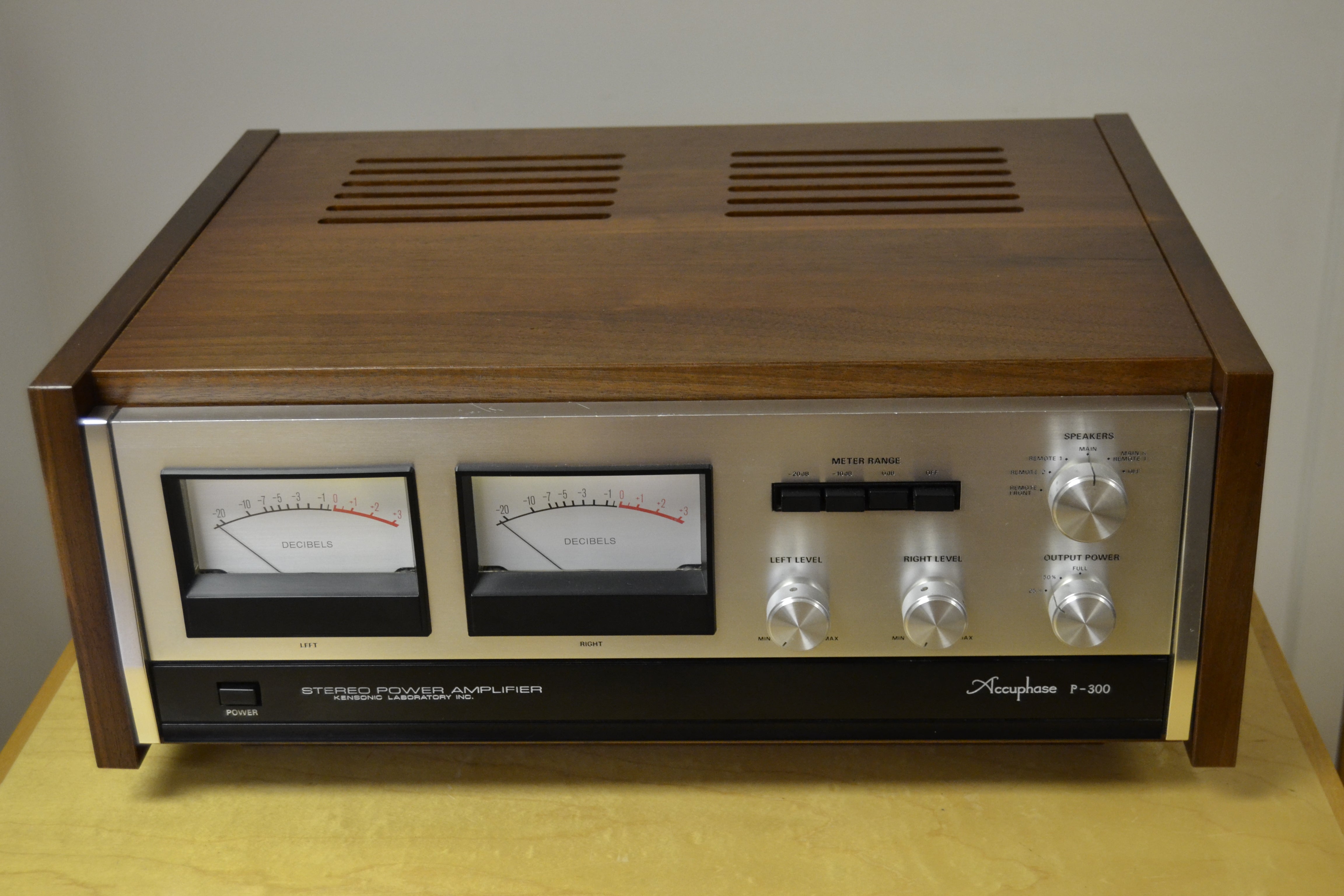 1975 Accuphase C200 Preamplifier - P300 Power Amplifier - T100