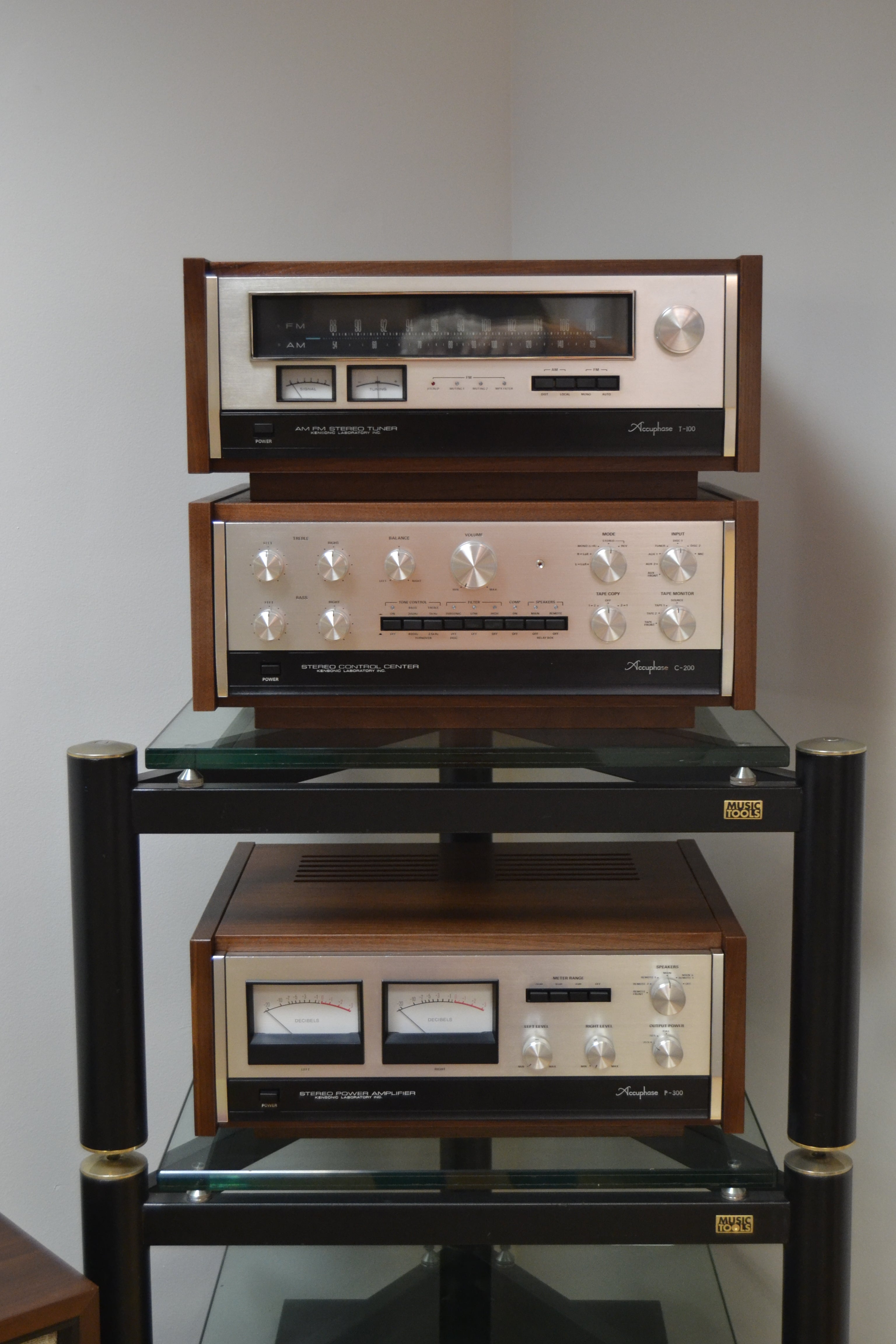 1975 Accuphase C200 Preamplifier - P300 Power Amplifier - T100
