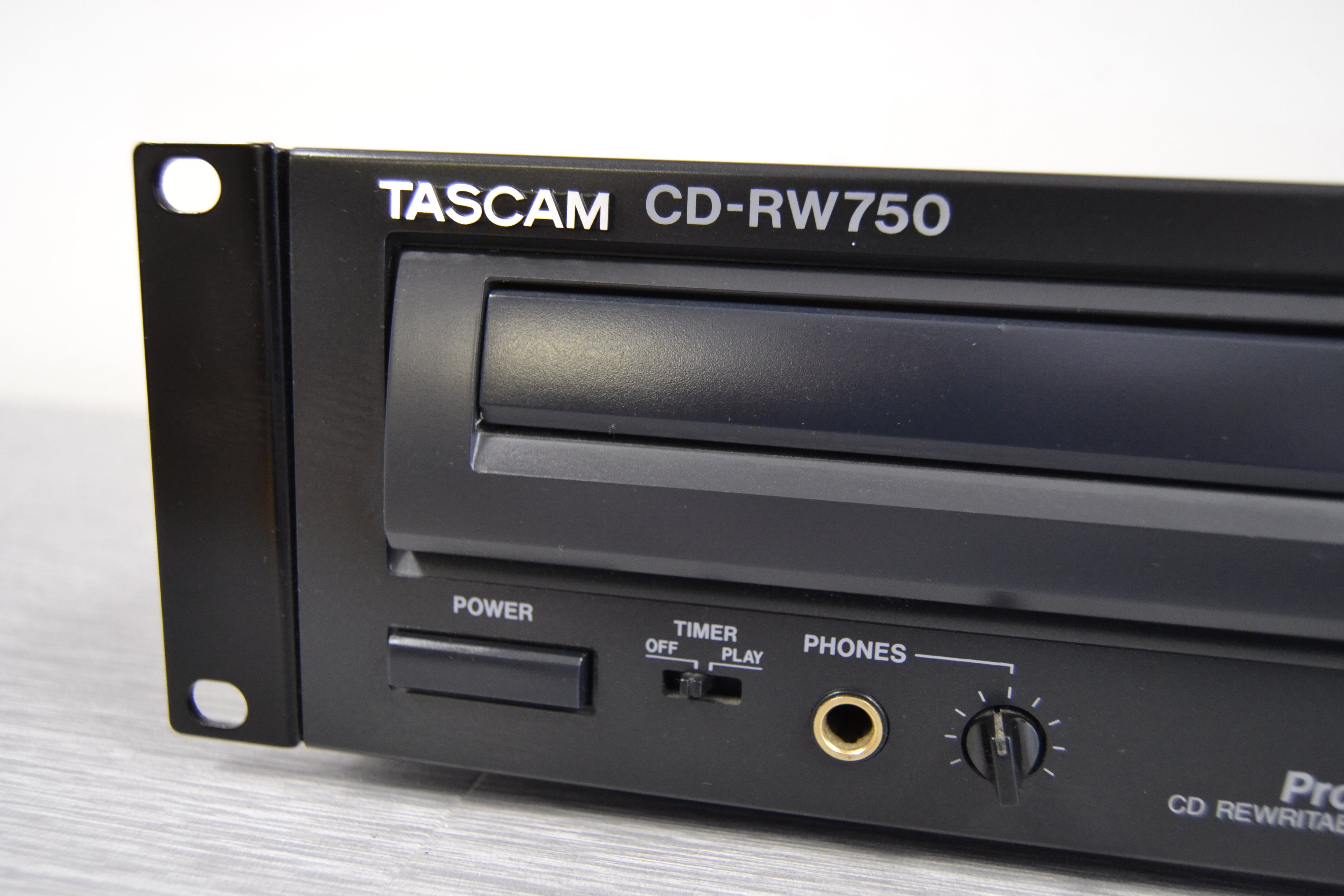 Tascam CD-RW750 Single CD Player and Recorder – The Turntable Store