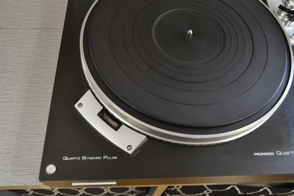 Pioneer PL-550 Direct Drive Turntable.* Strobe light is flickering *