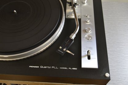 Pioneer PL-550 Direct Drive Turntable.* Strobe light is flickering *
