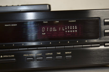 Denon DCD-590 Single Cd Player * Remote Control