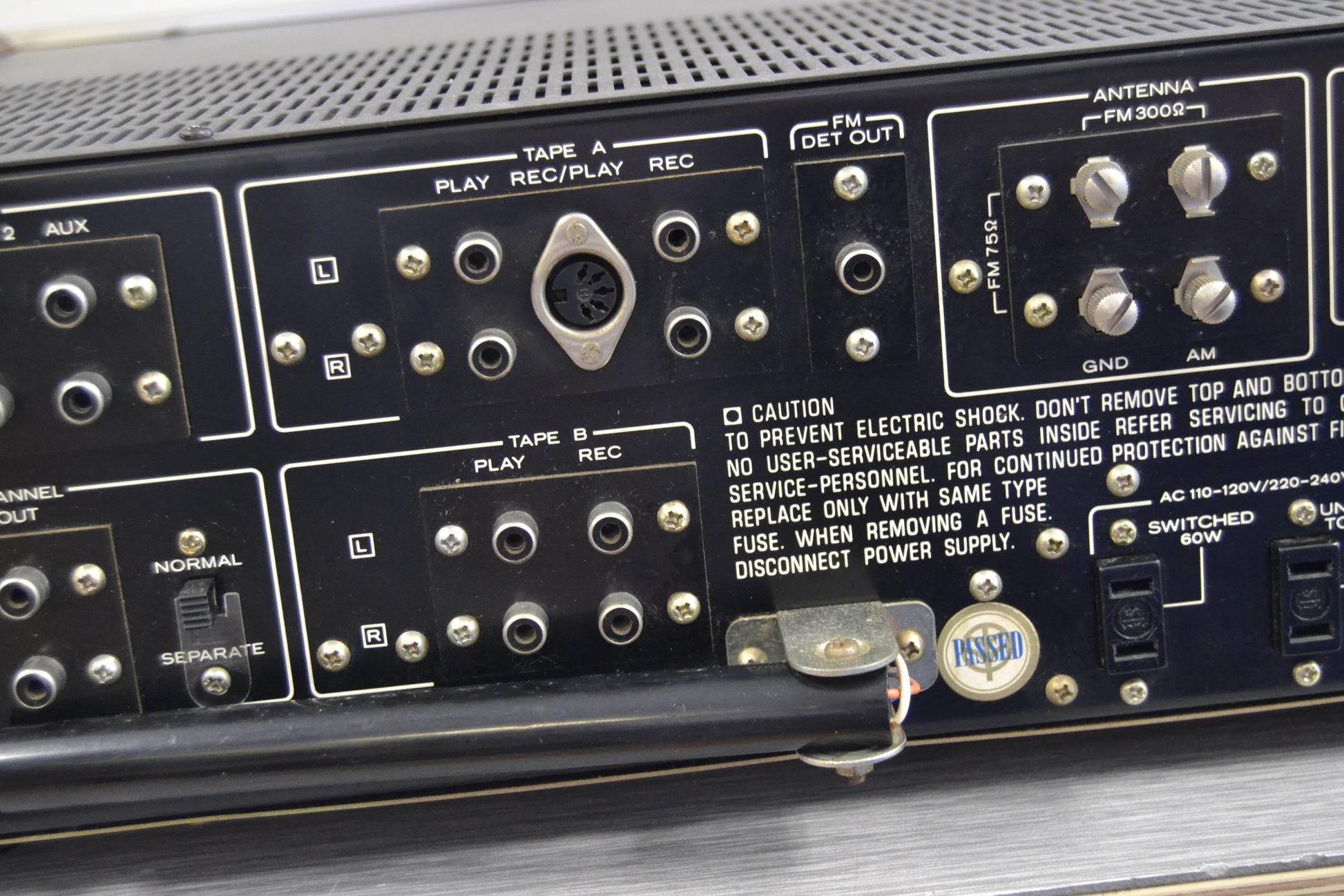 Kenwood - KR-V7060 Récepteur stéréo à semi-conducteurs Kenwood - KR-V7060 Récepteur stéréo à semi-conducteurs