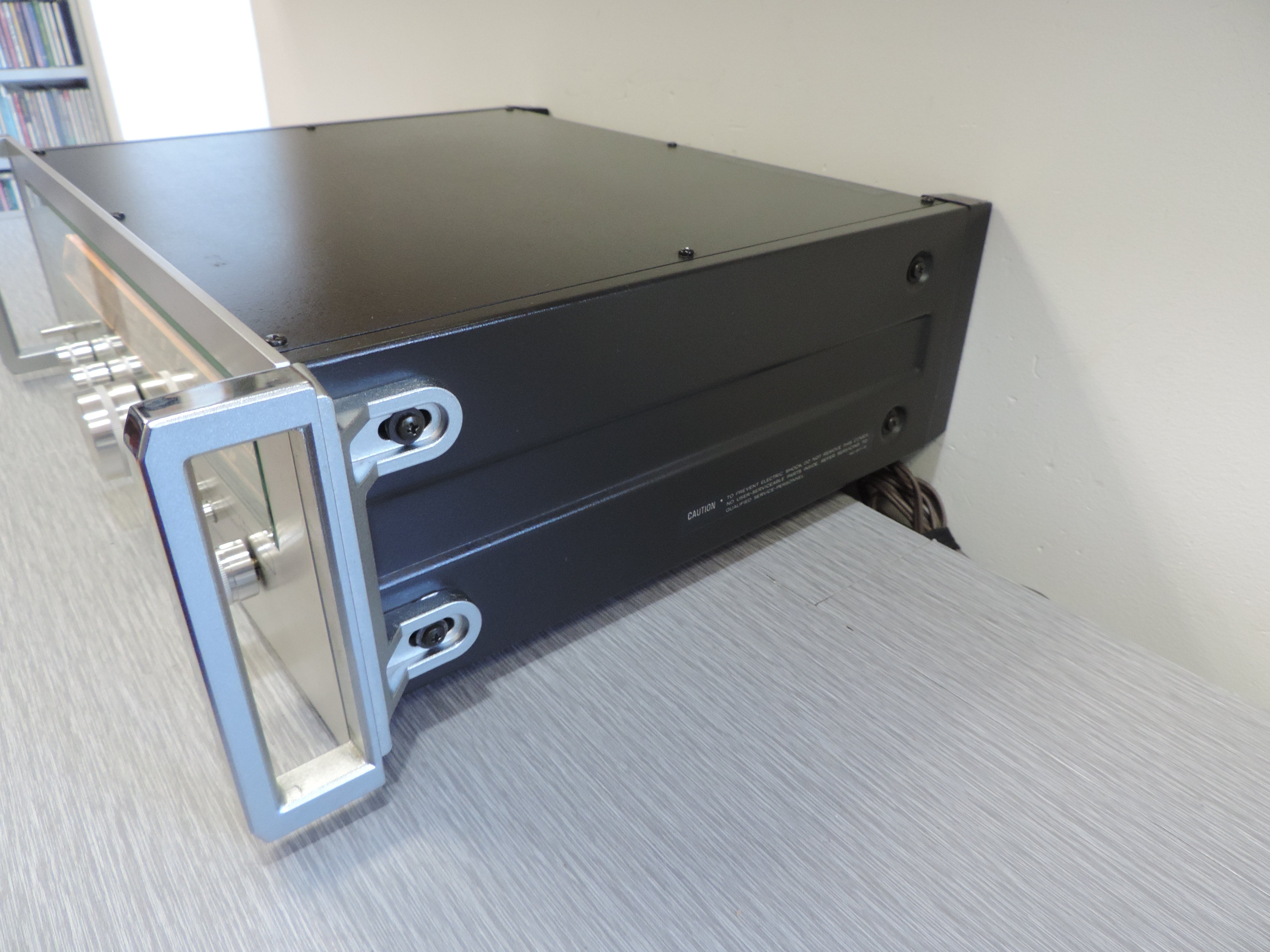 Kenwood KT-8300 Stereo Tuner with rack handles – The Turntable Store