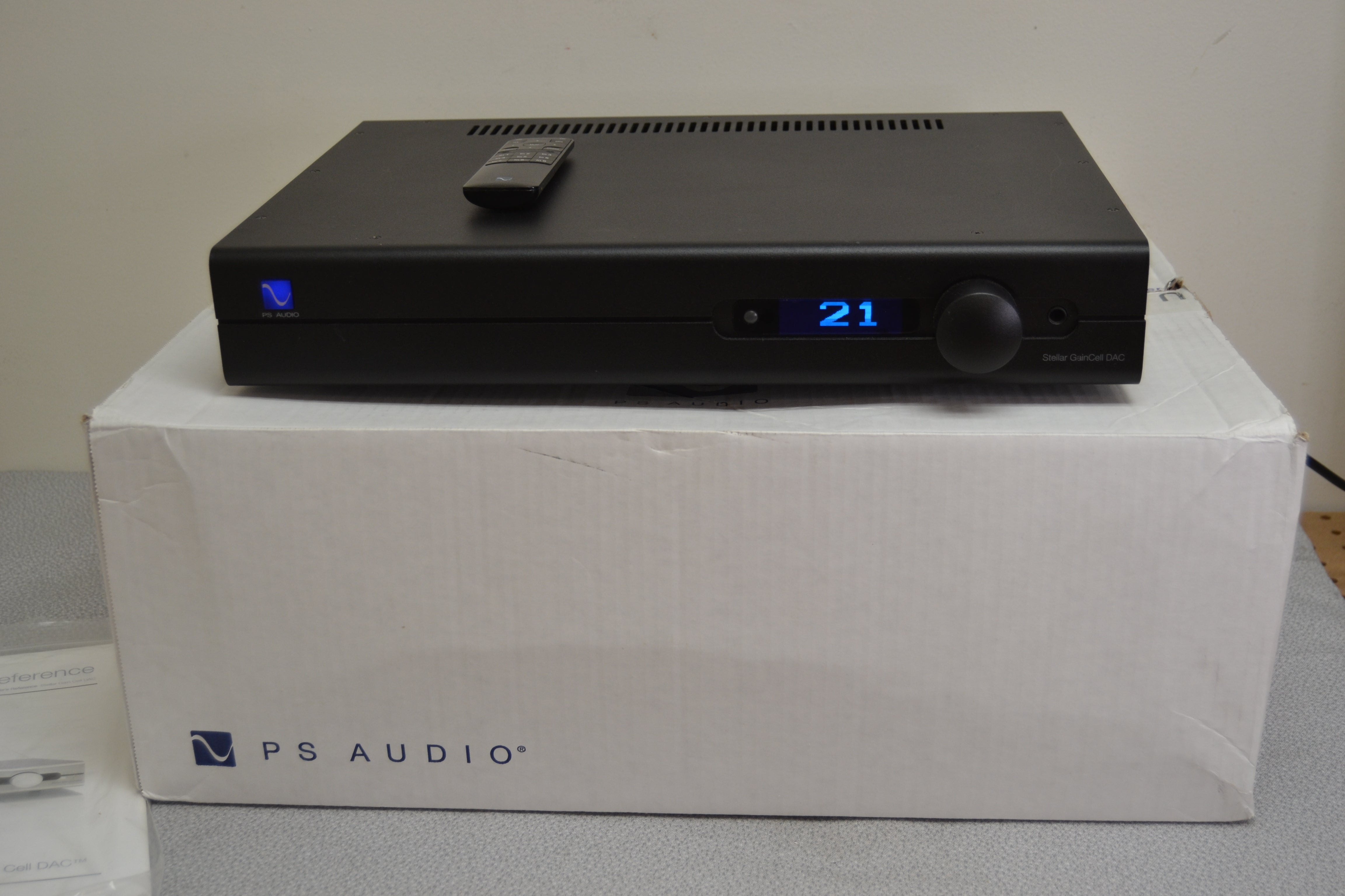 PS Audio Stellar Gain Cell DAC Preamplifier * Box * Remote * Manual