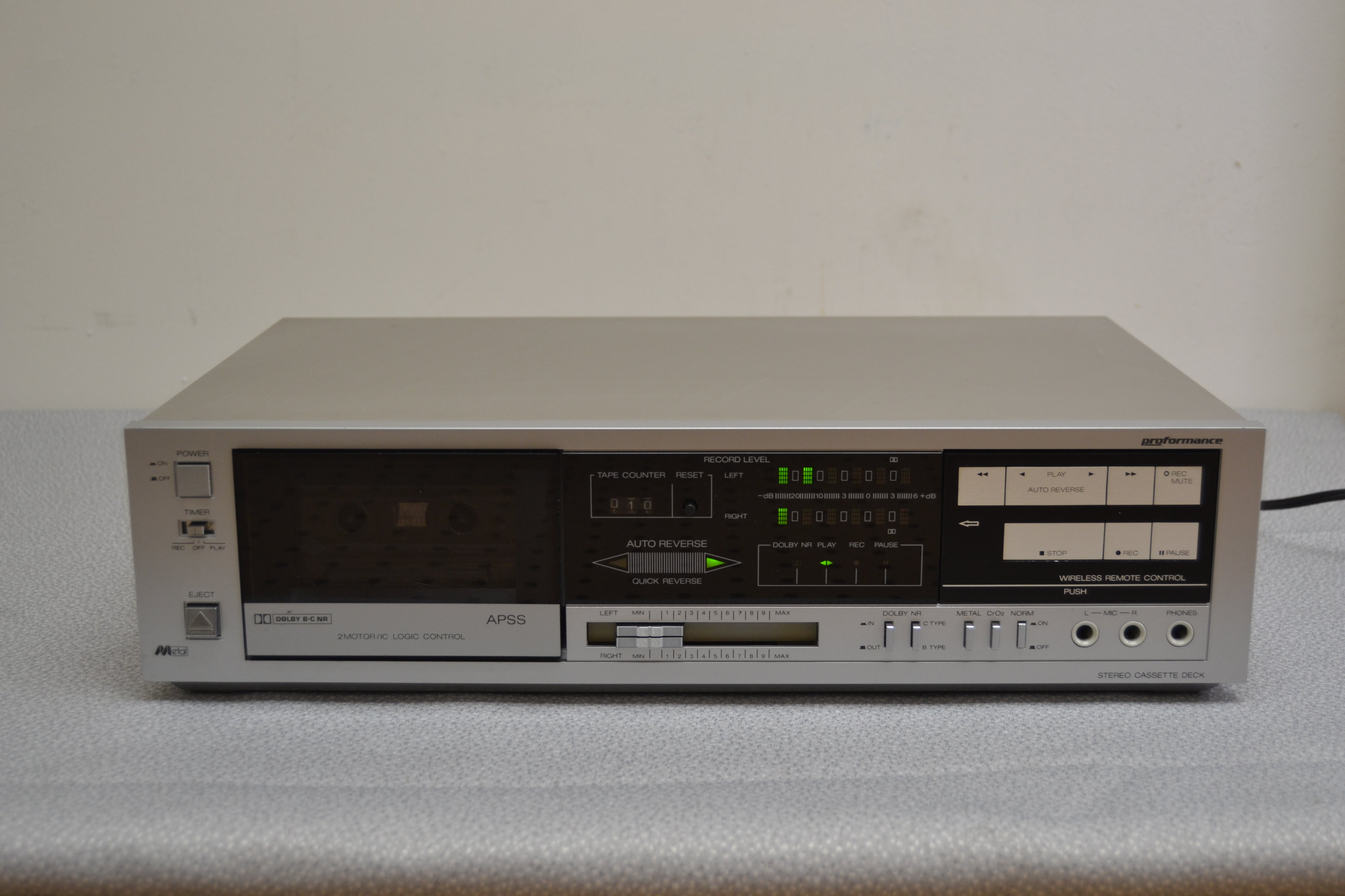 Proformance Cassette Tape Deck Model 562 W/Wireless Remote Control