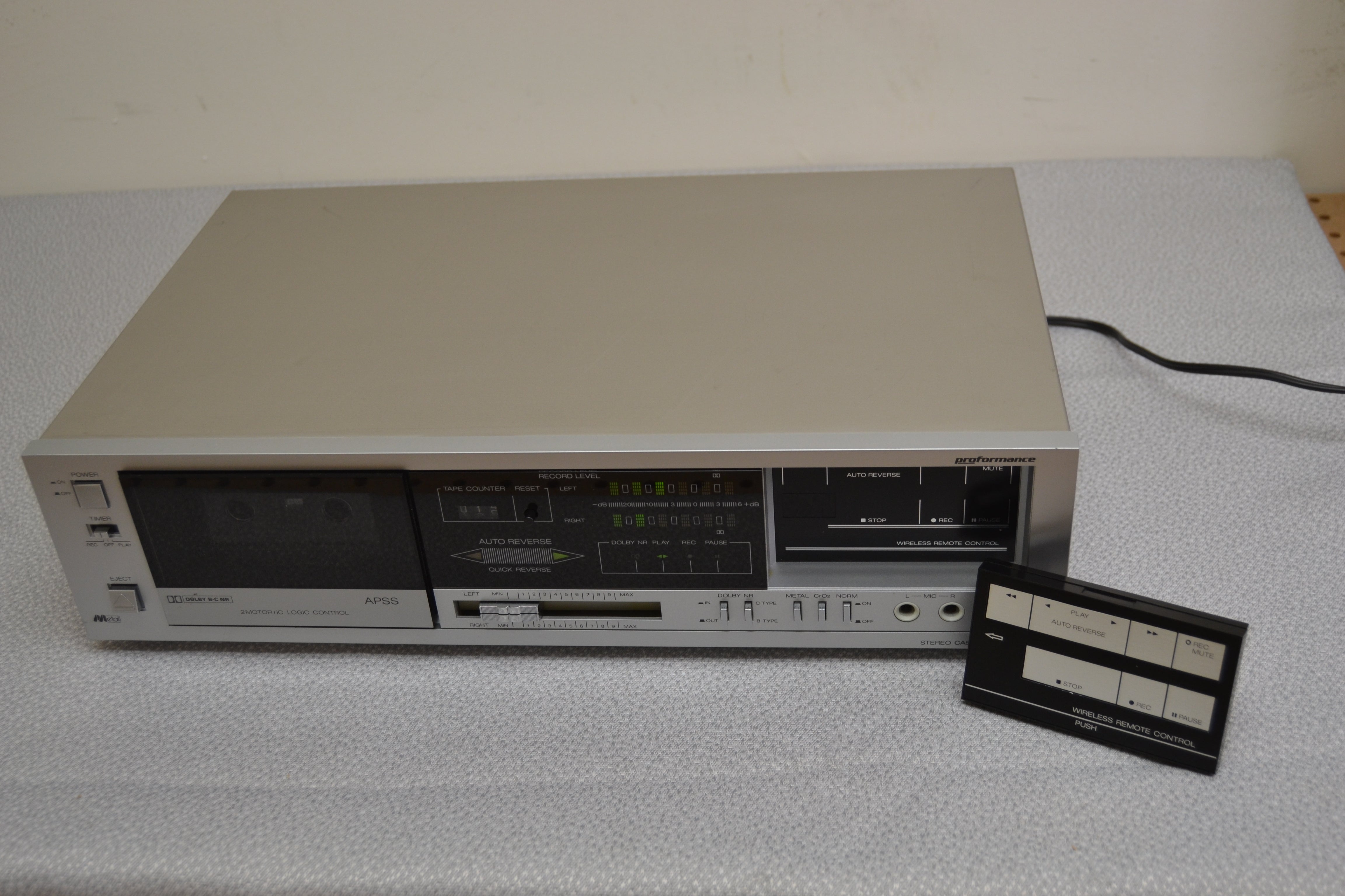 Proformance Cassette Tape Deck Model 562 W/Wireless Remote Control