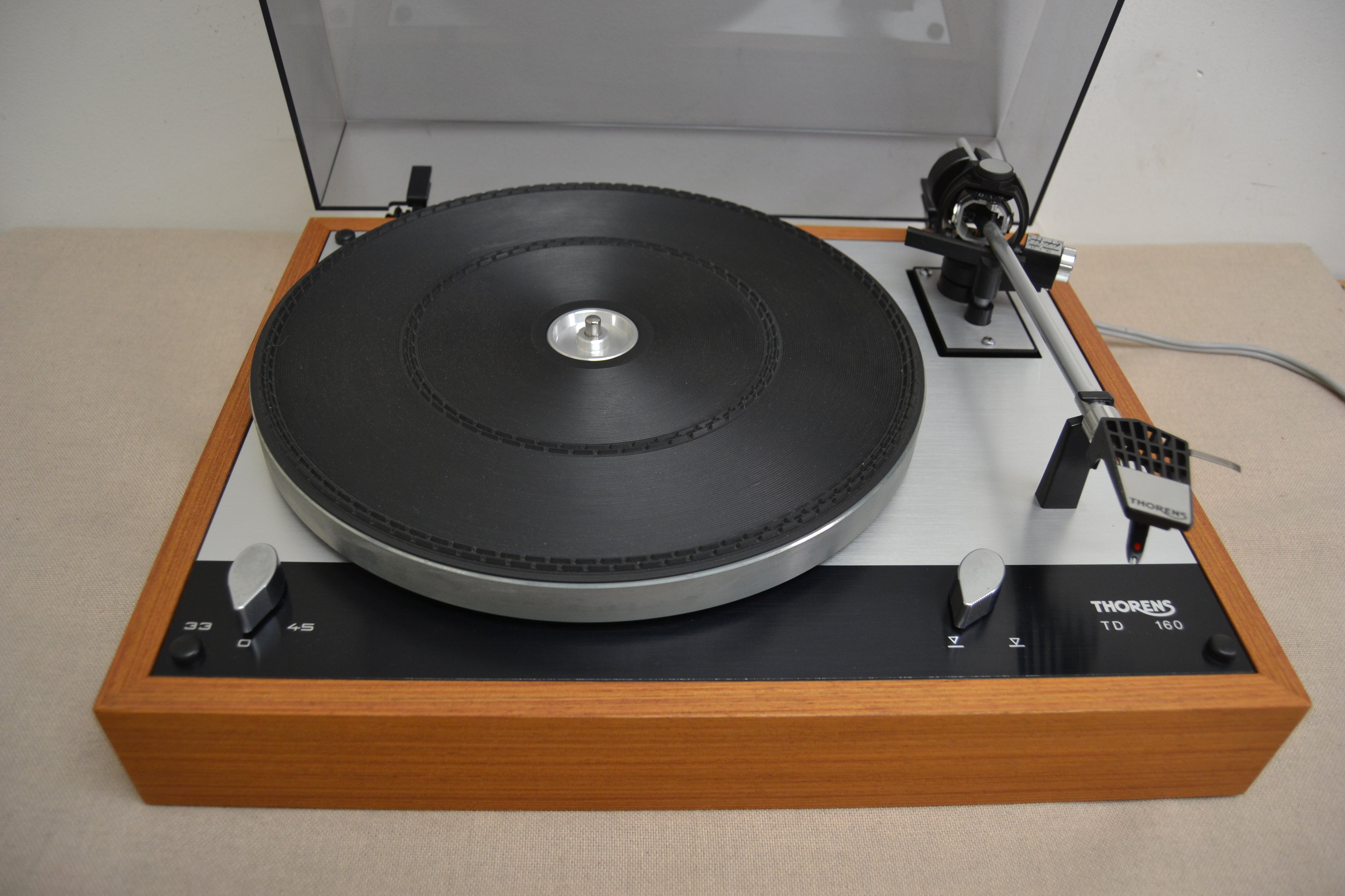 Thorens TD-160 Belt Drive Turntable * Ortofon OM10 Cartridge * Fully Serviced