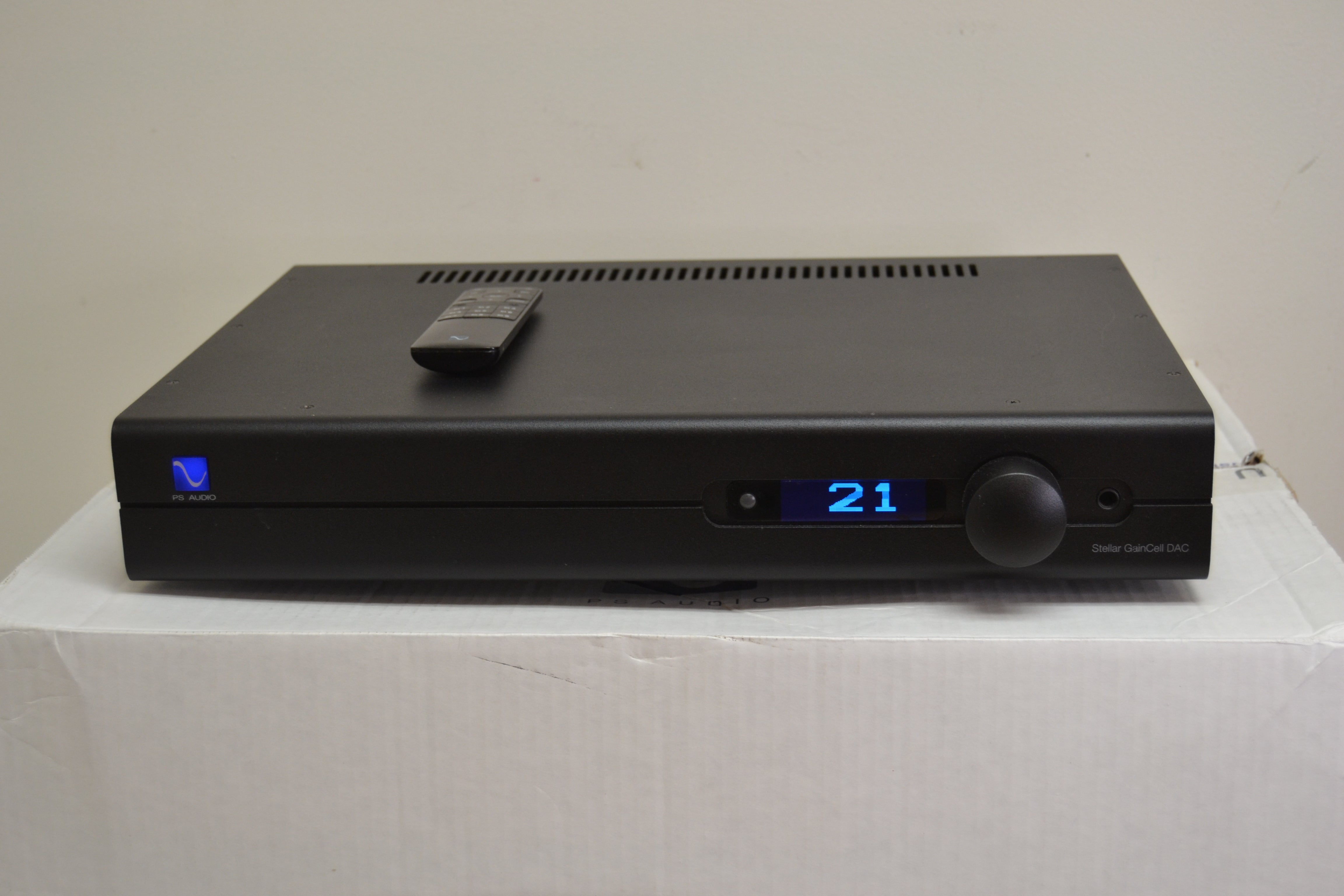 PS Audio Stellar Gain Cell DAC Preamplifier * Box * Remote * Manual