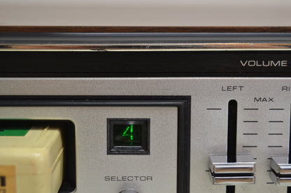 Magnavox IV9070 * Phono Stereo Amplifier with Built-in 8 Track Player